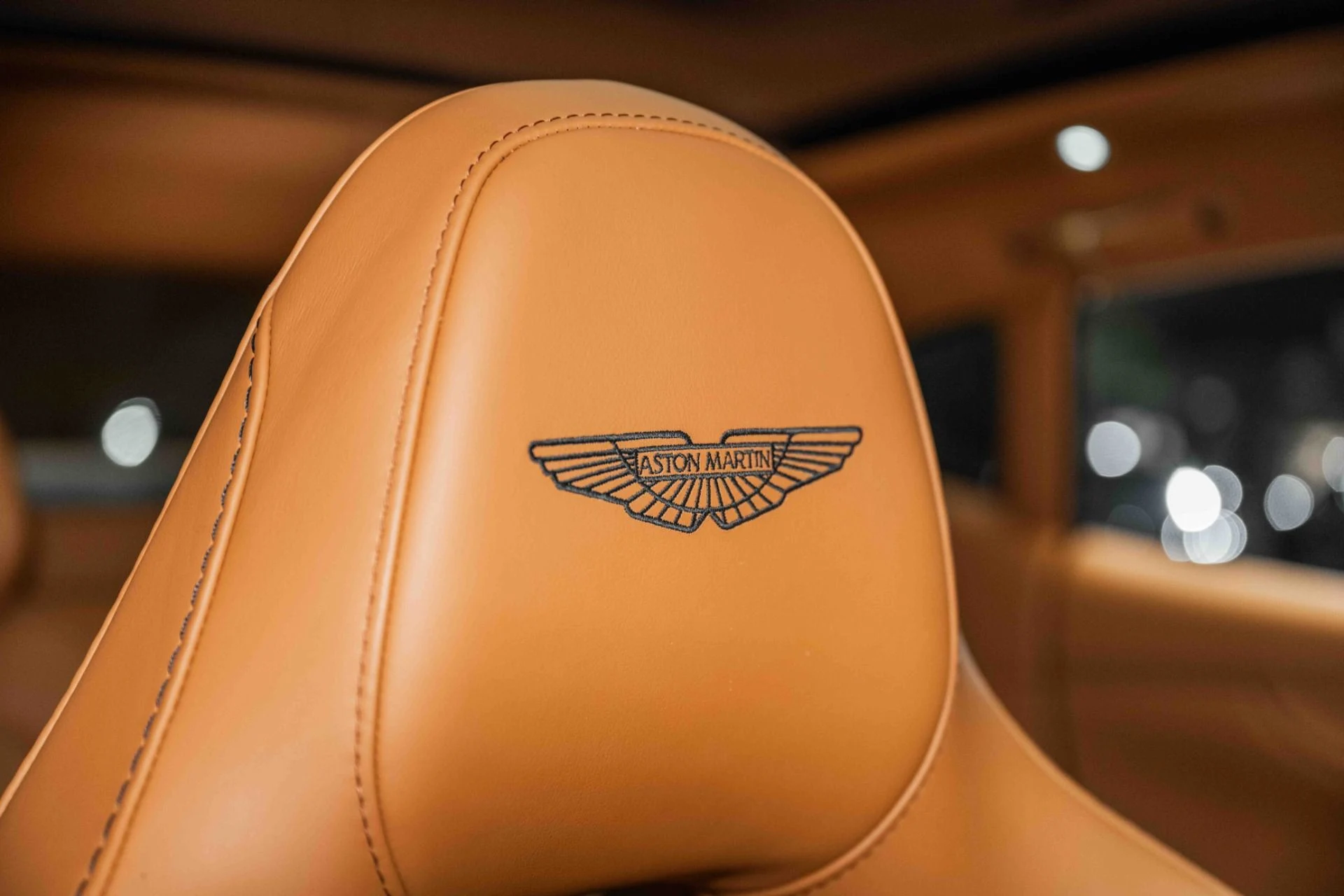 mph004_1002061487_Used_2023_Aston_Martin_DBX_707_1720795210_e66e14dfbd