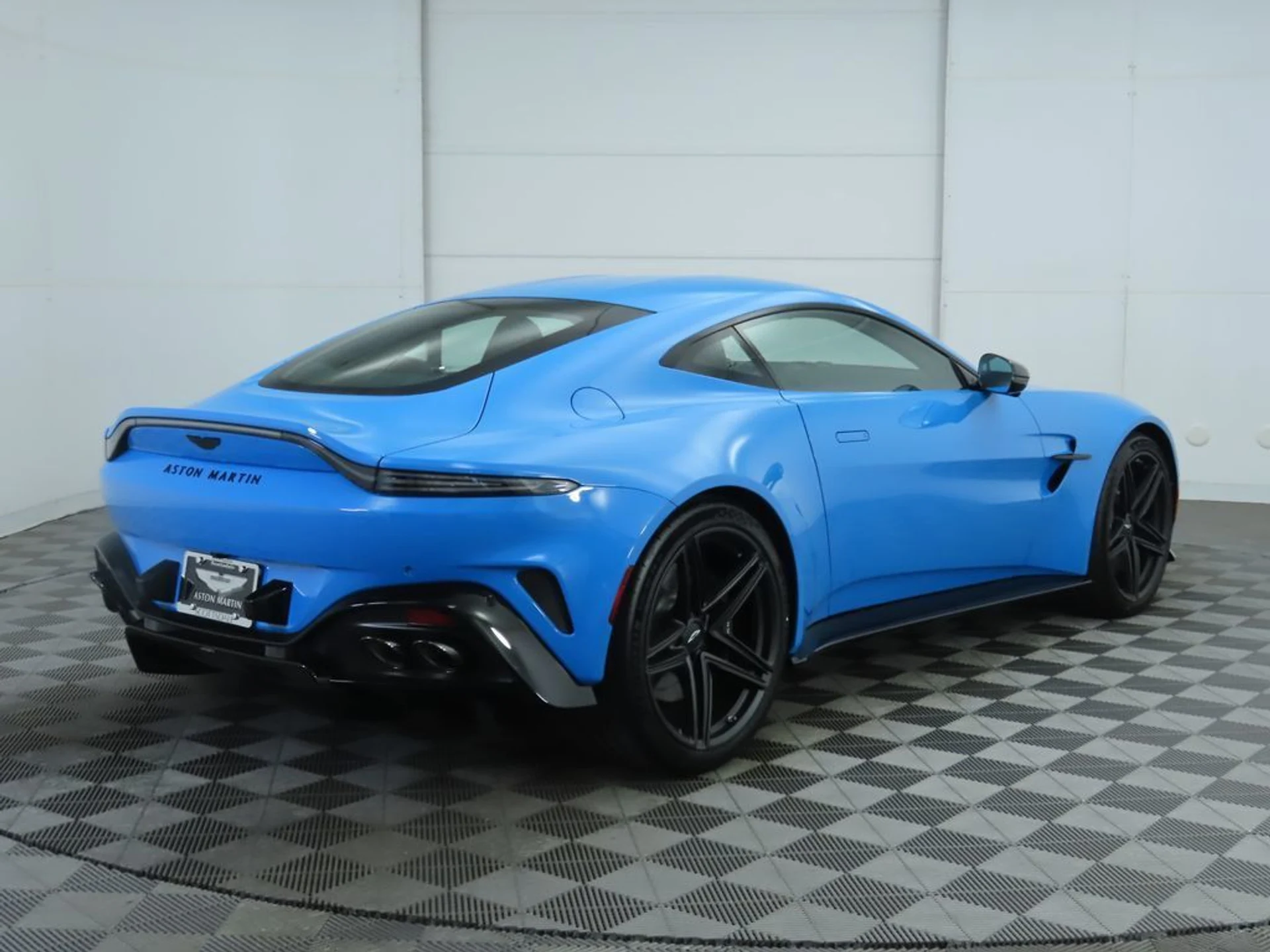 mph004_1008352090_used_2025_aston_martin_vantage_coupe_8119_23008719_5_1024_5823052b7f