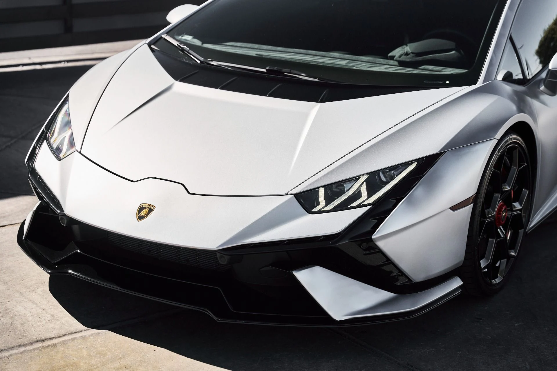 mph004_1008369696_Used_2023_Lamborghini_Huracan_Tecnica_Base_1777013632_1a710ad234