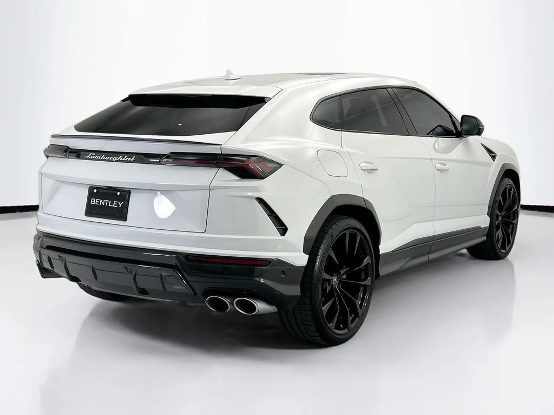mph004_1029670667_used_2020_lamborghini_urus_awd_8119_23020577_5_1024_14d699fdf7