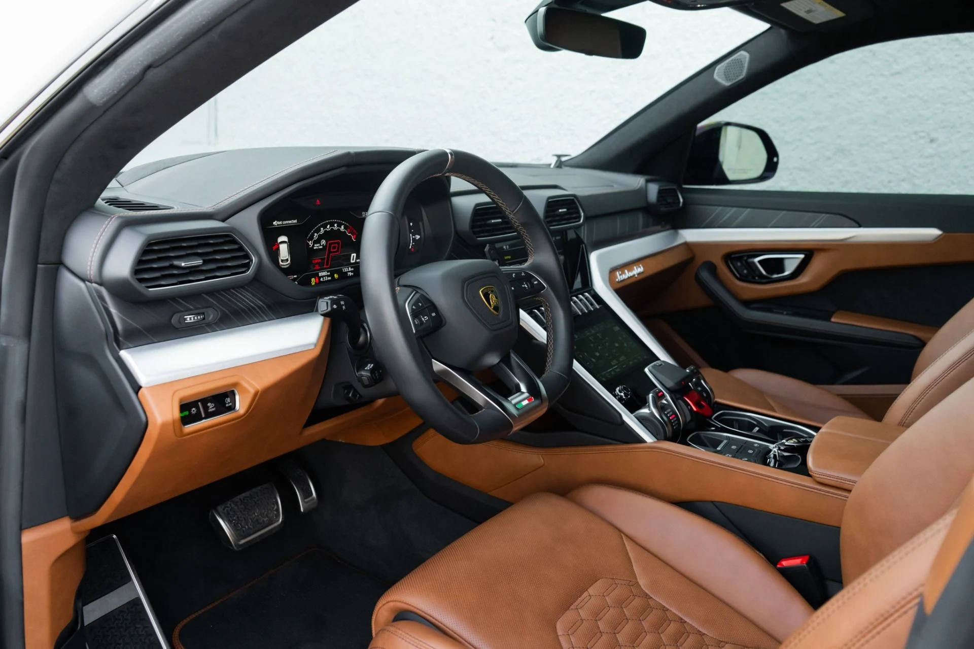 mph004_1032013704_Used_2022_Lamborghini_Urus_1777500470_8b8f2c2501