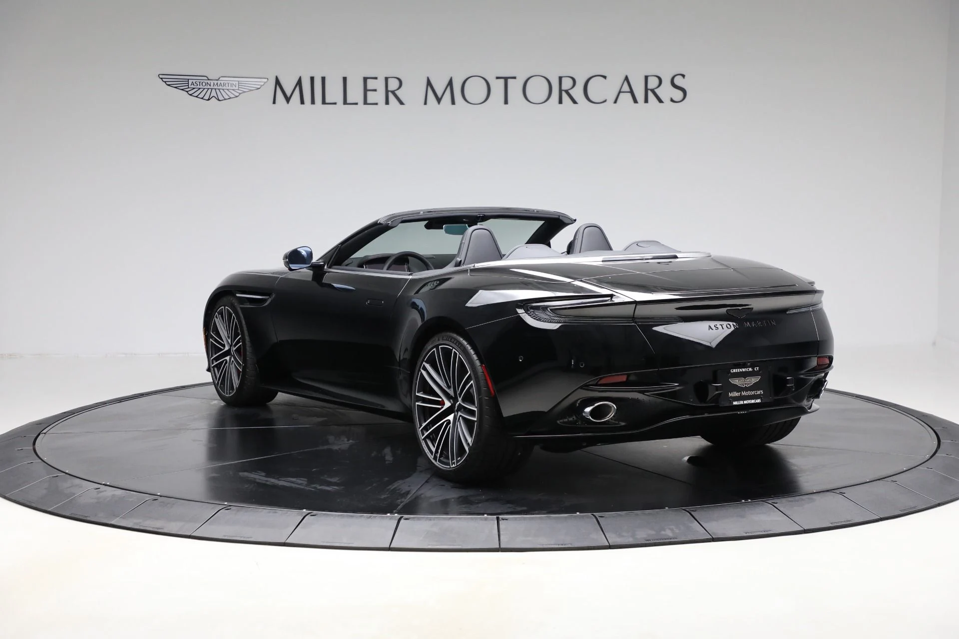mph004_1032880211_New_2025_Aston_Martin_DB_12_Volante_b8f28fb4c6