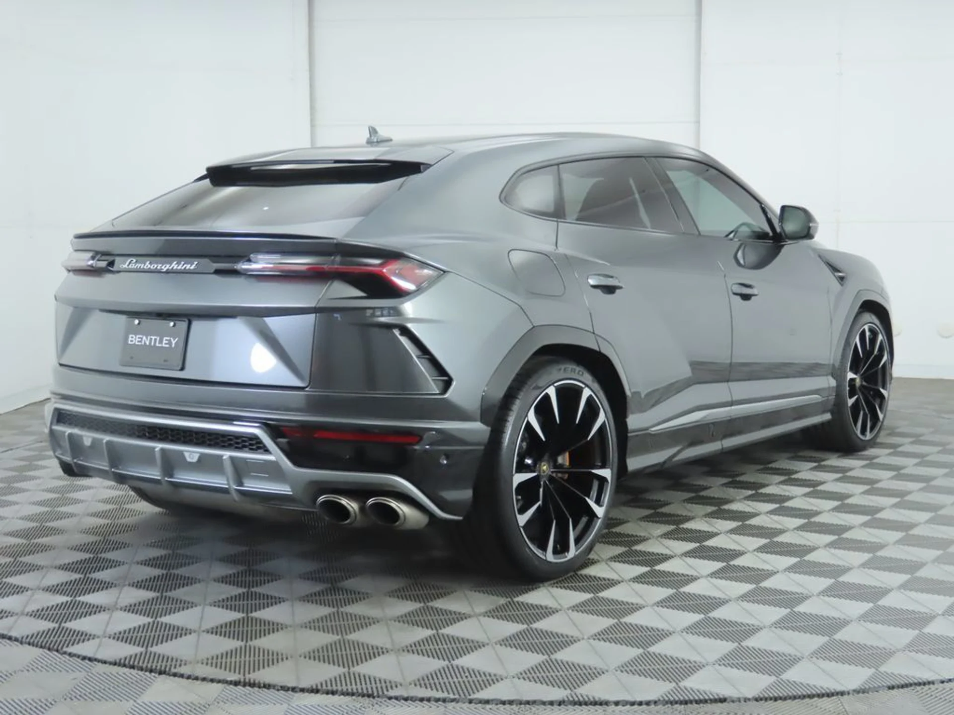 mph004_1034672530_used_2020_lamborghini_urus_awd_8119_22948232_5_1024_de4e405209