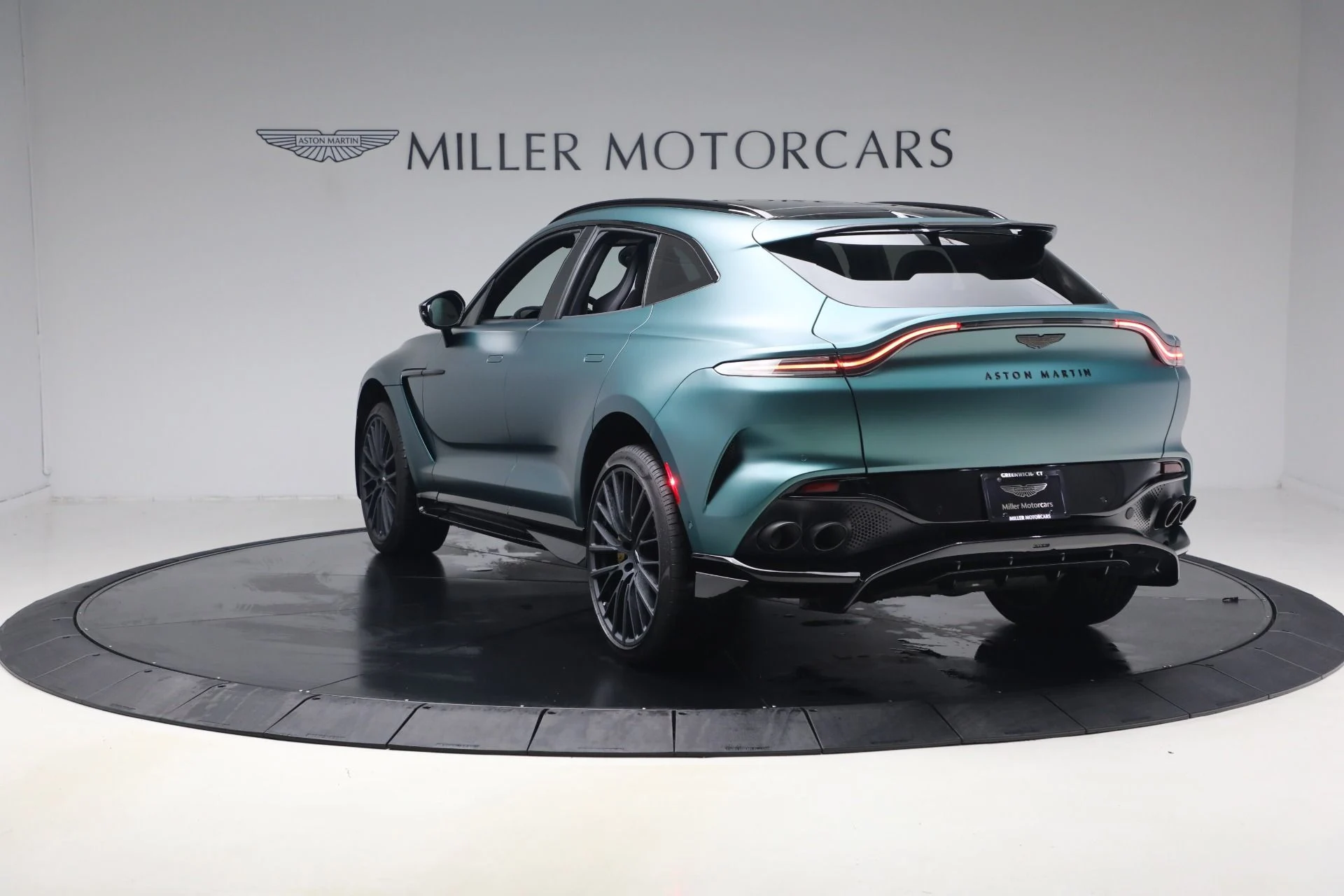 mph004_103640098_Used_2023_Aston_Martin_DBX_707_1787862808_85fe0b14a3