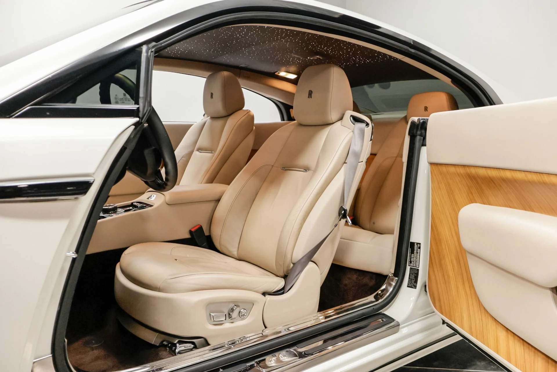 mph004_105711913_Used_2014_Rolls_Royce_Wraith_1761229868_401b401818