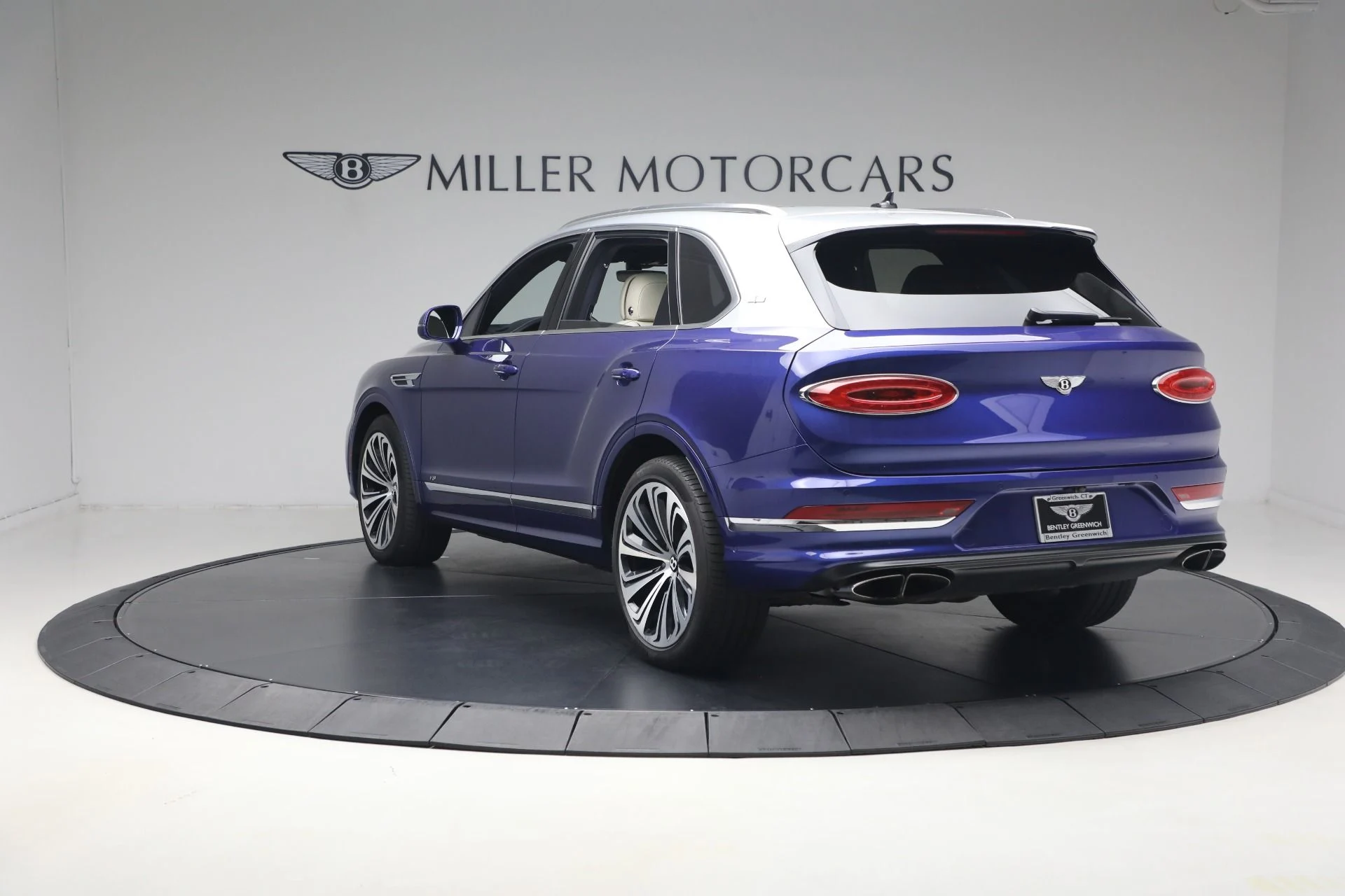 mph004_1057306211_Used_2022_Bentley_Bentayga_V8_1780928717_74eff3ce9b