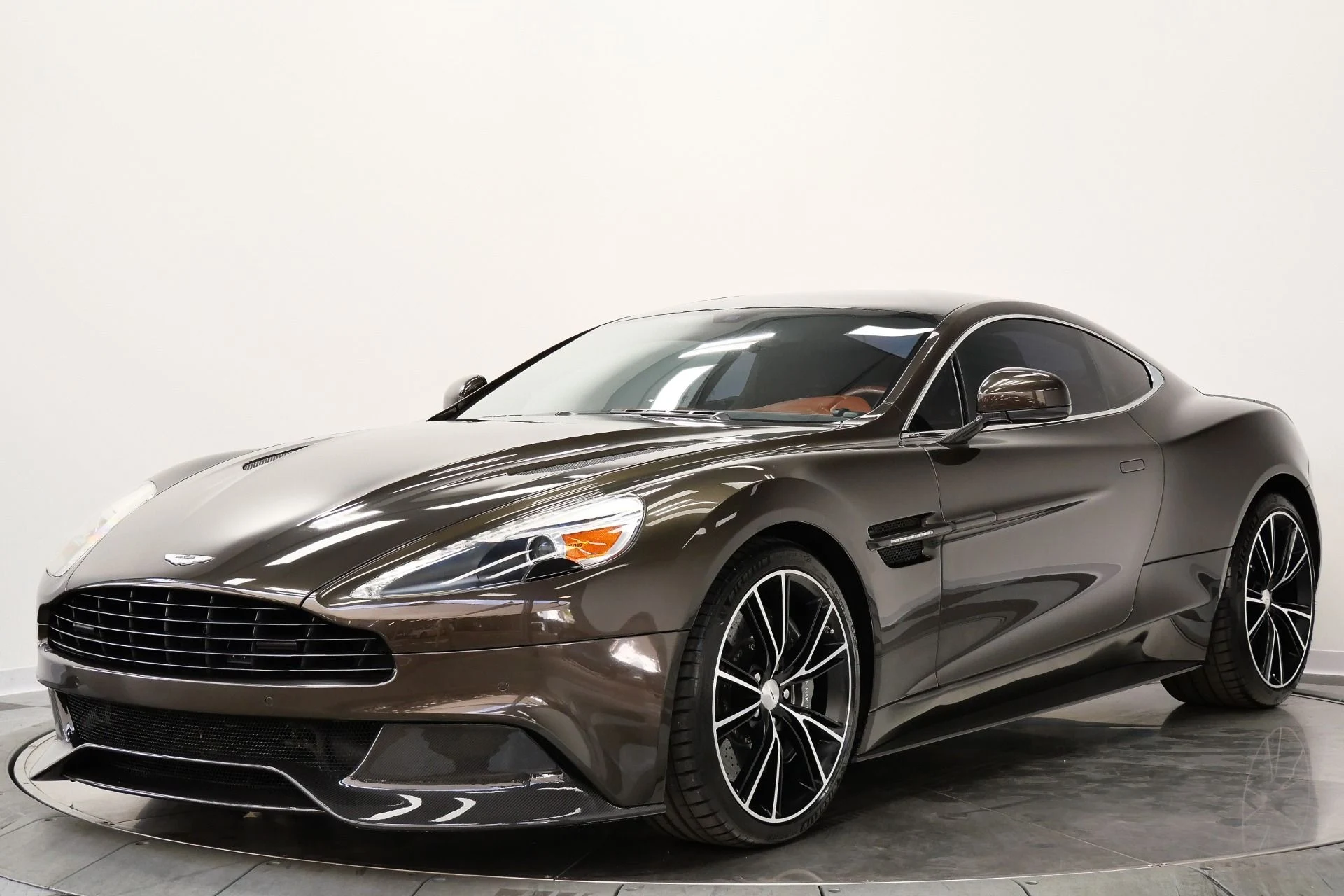 mph004_1061633075_Used_2014_Aston_Martin_Vanquish_Hourglass_Quilting_Beautiful_Color_V12_Power_1770409354_ea128d1408