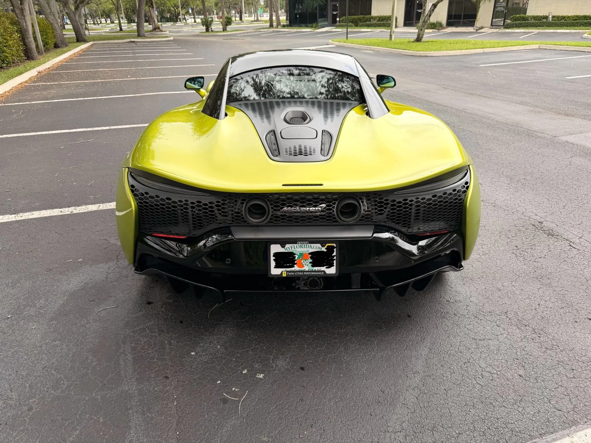 mph004_1066238812_Used_2023_Mc_Laren_Artura_1765484431_23a738ae5c