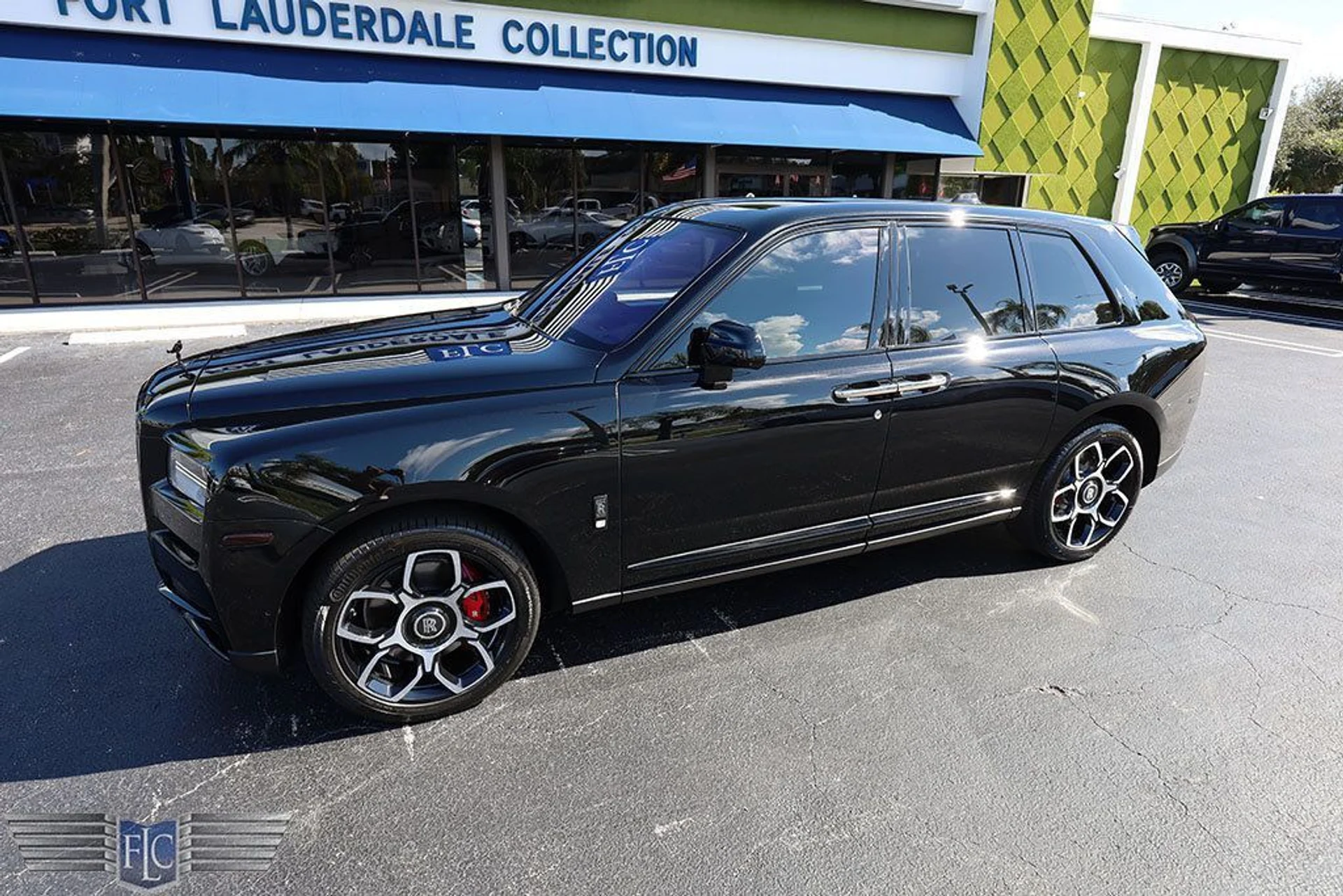 mph004_1066533459_used_2023_rolls_royce_cullinan_blackbadgesportutility_6305_22951746_5_1024_0813d25e4b