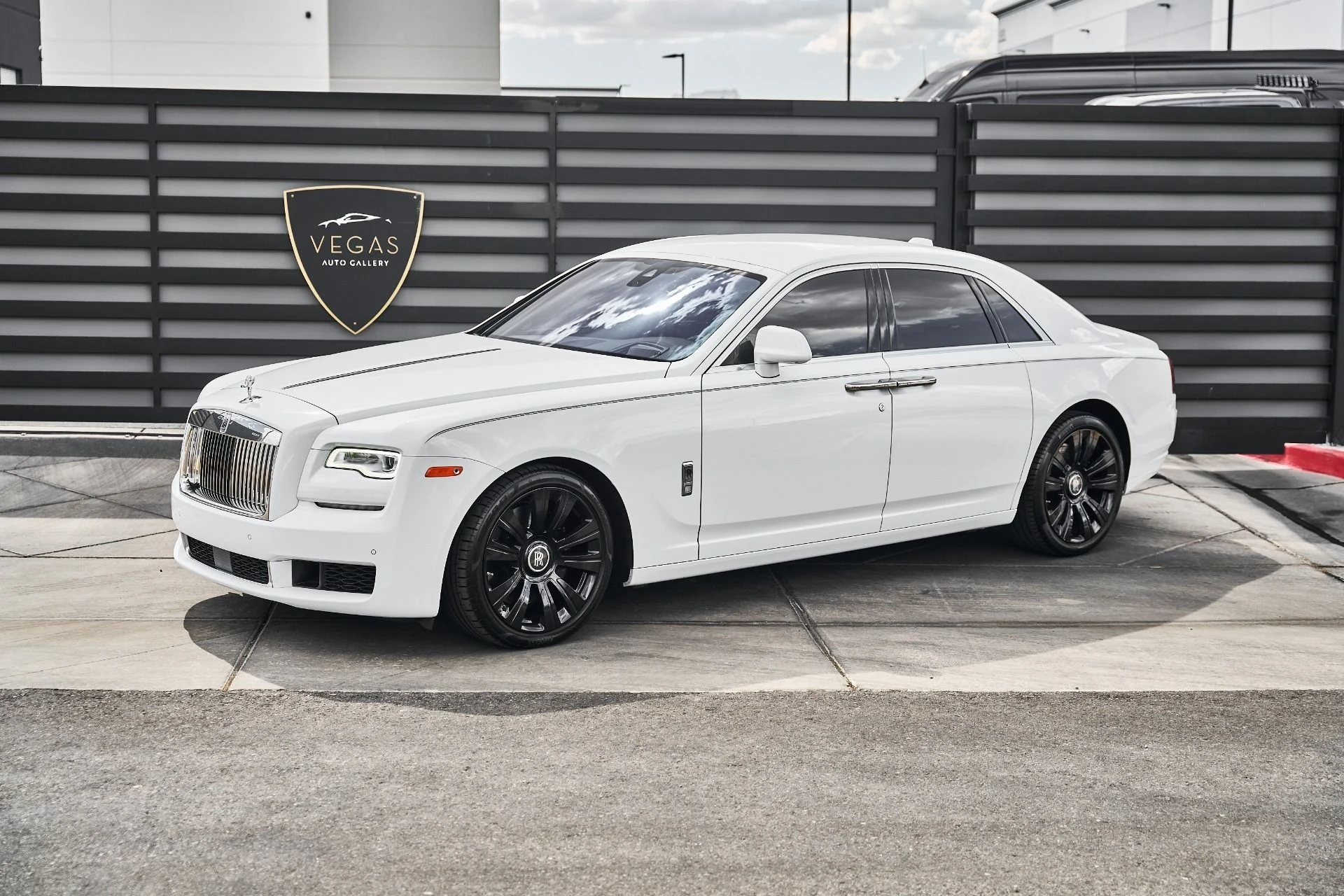 mph004_1067814931_Used_2018_Rolls_Royce_Ghost_Base_1787073478_23864dea48