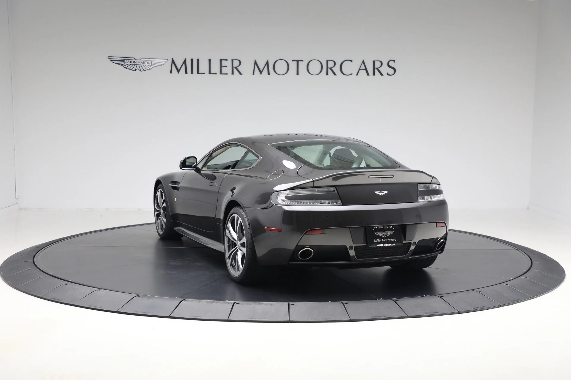 mph004_1074597074_Used_2011_Aston_Martin_V12_Vantage_afb09d123e