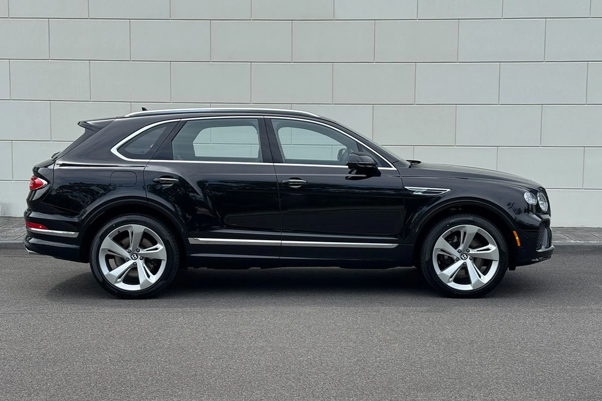 mph004_1079505729_New_2025_Bentley_Bentayga_V8_1749227501_15f2e514f2