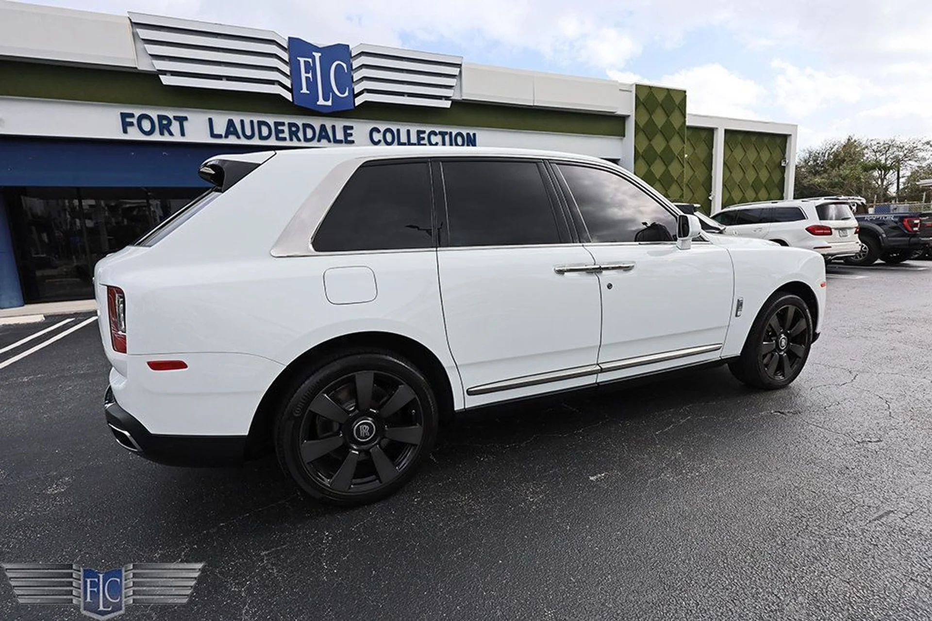 mph004_1086944103_used_2019_rolls_royce_cullinan_sportutility_6305_22963693_5_1024_4c72dd02be