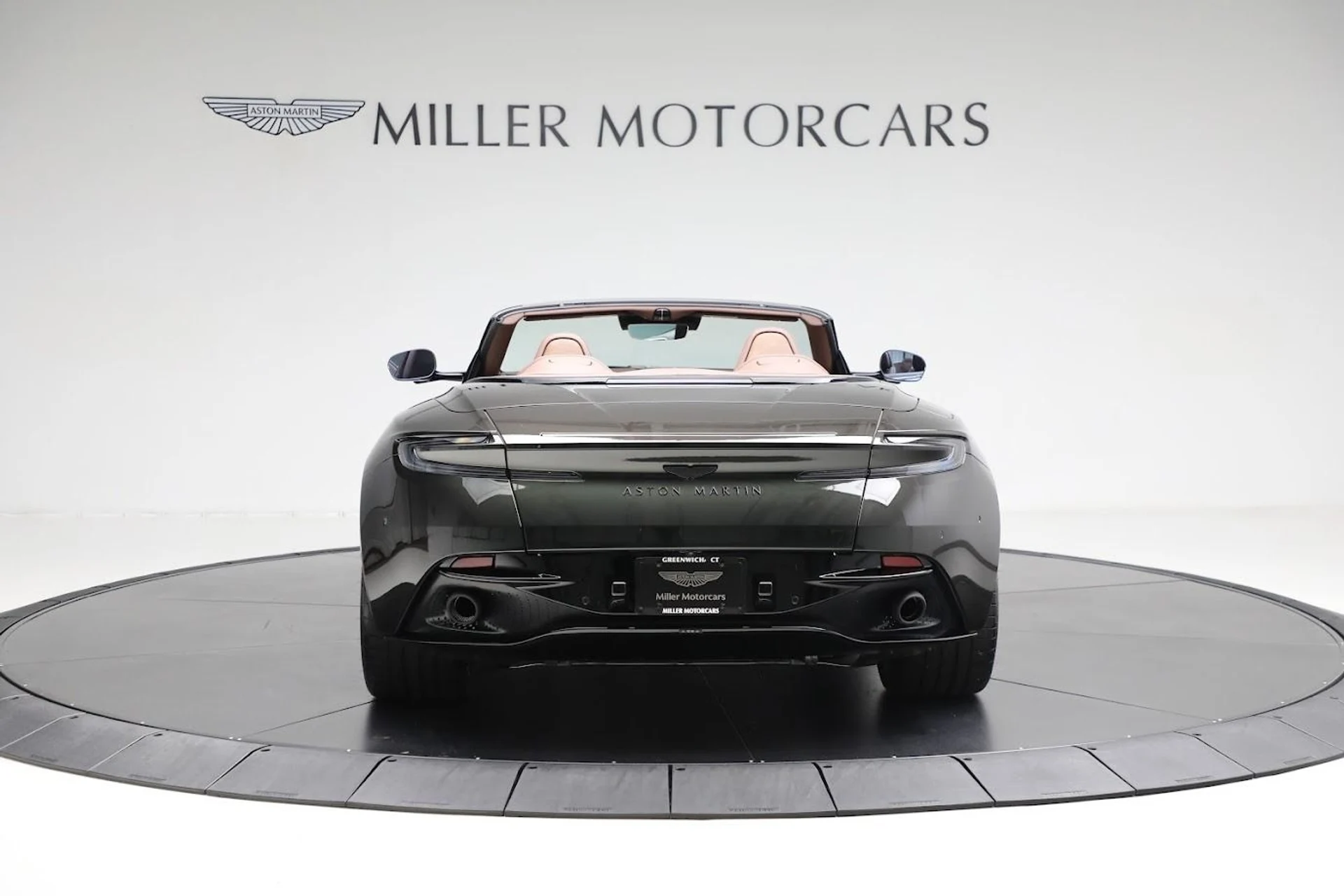 mph004_1090188187_Used_2024_Aston_Martin_DB_12_Volante_3fec2ecf7f