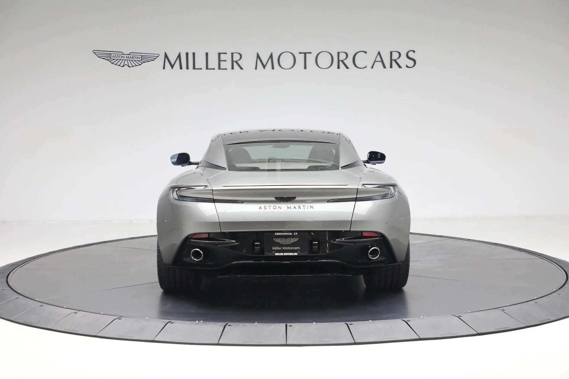 mph004_1092709491_Used_2025_Aston_Martin_DB_12_V8_1735242032_b43e86239c