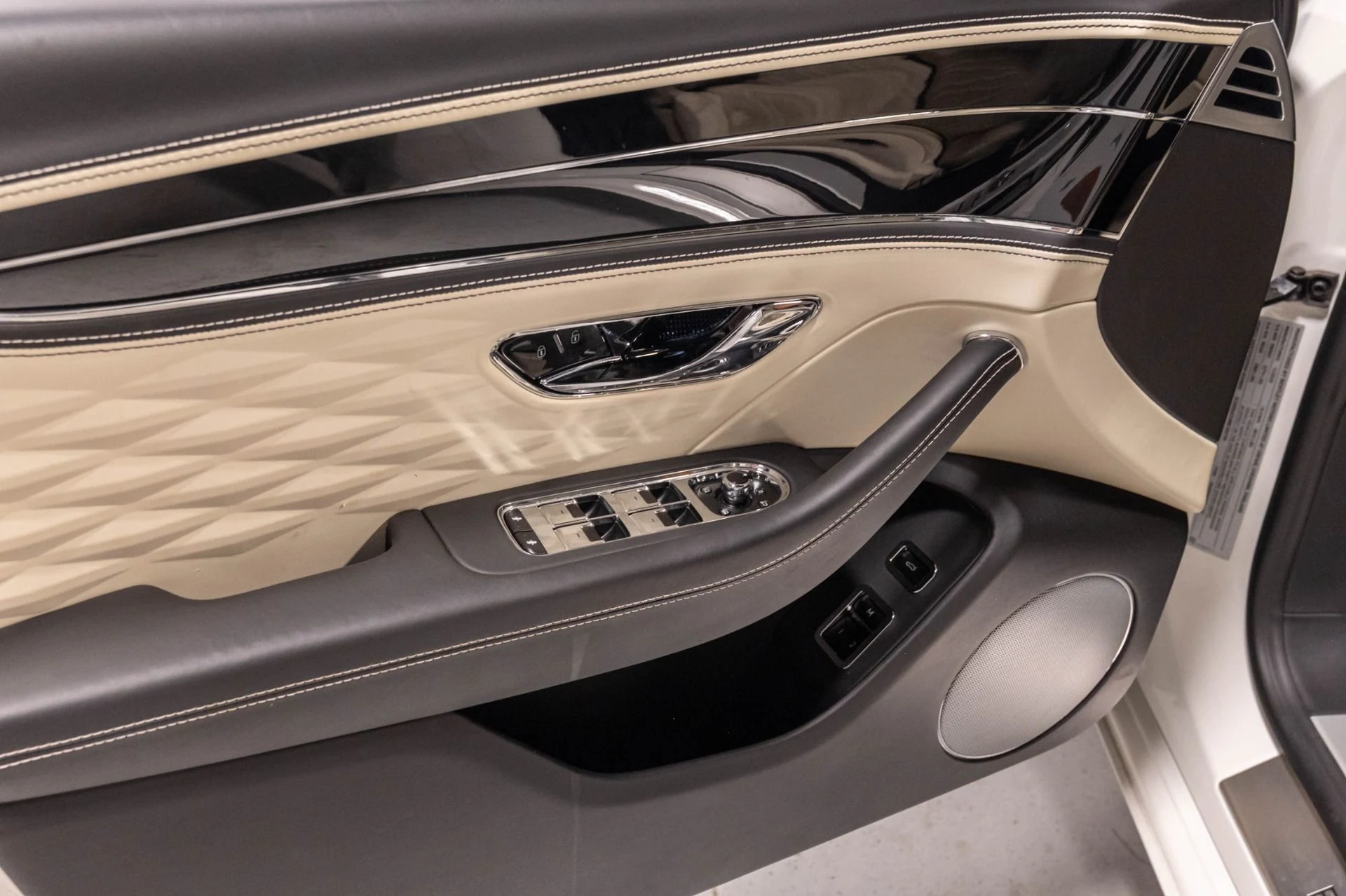 mph004_1102136704_Used_2021_Bentley_Flying_Spur_W12_1785773976_85346c24e8