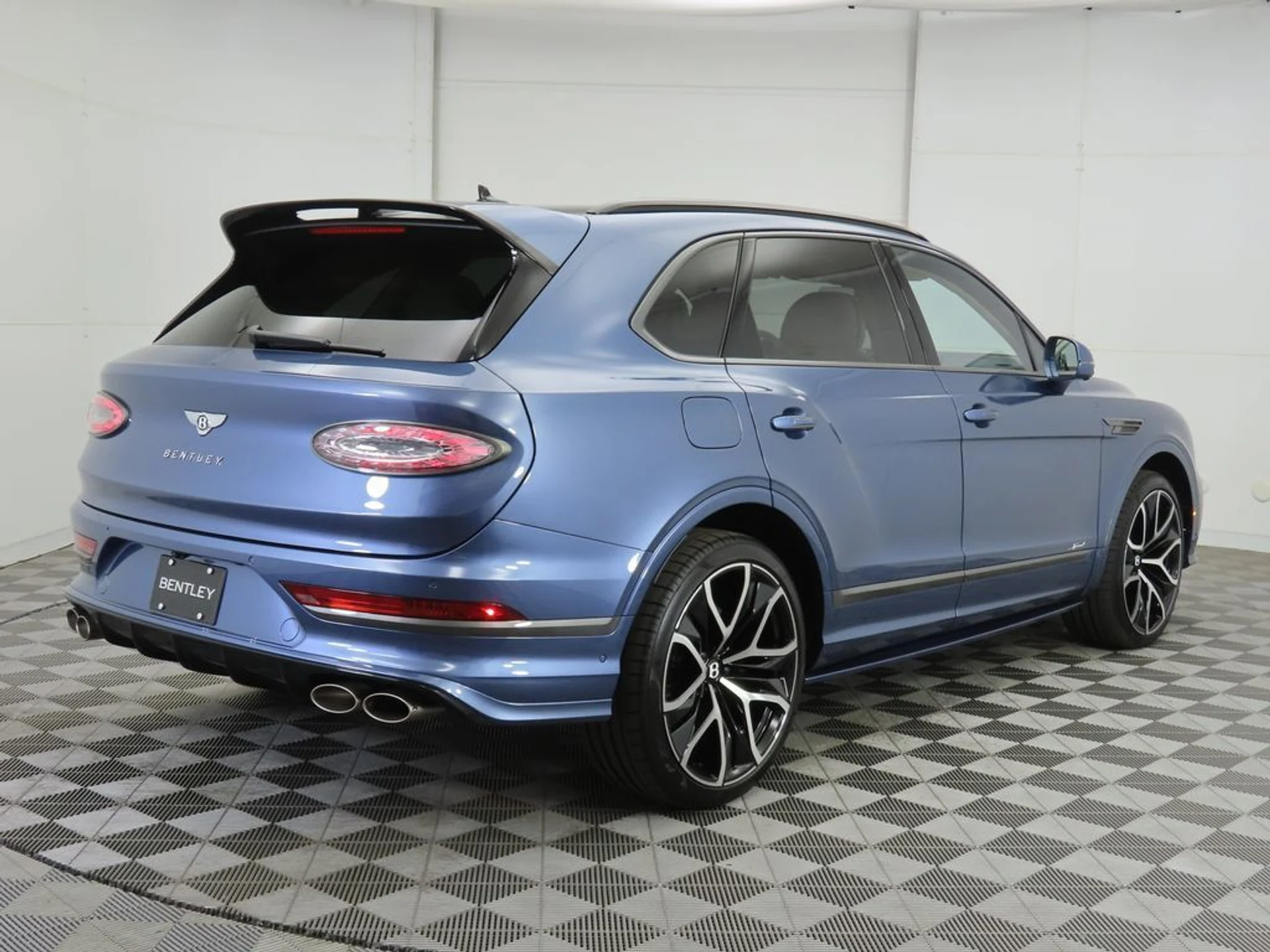 mph004_1104640377_new_2026_bentley_bentayga_8119_22957668_5_1024_66f2e4539d