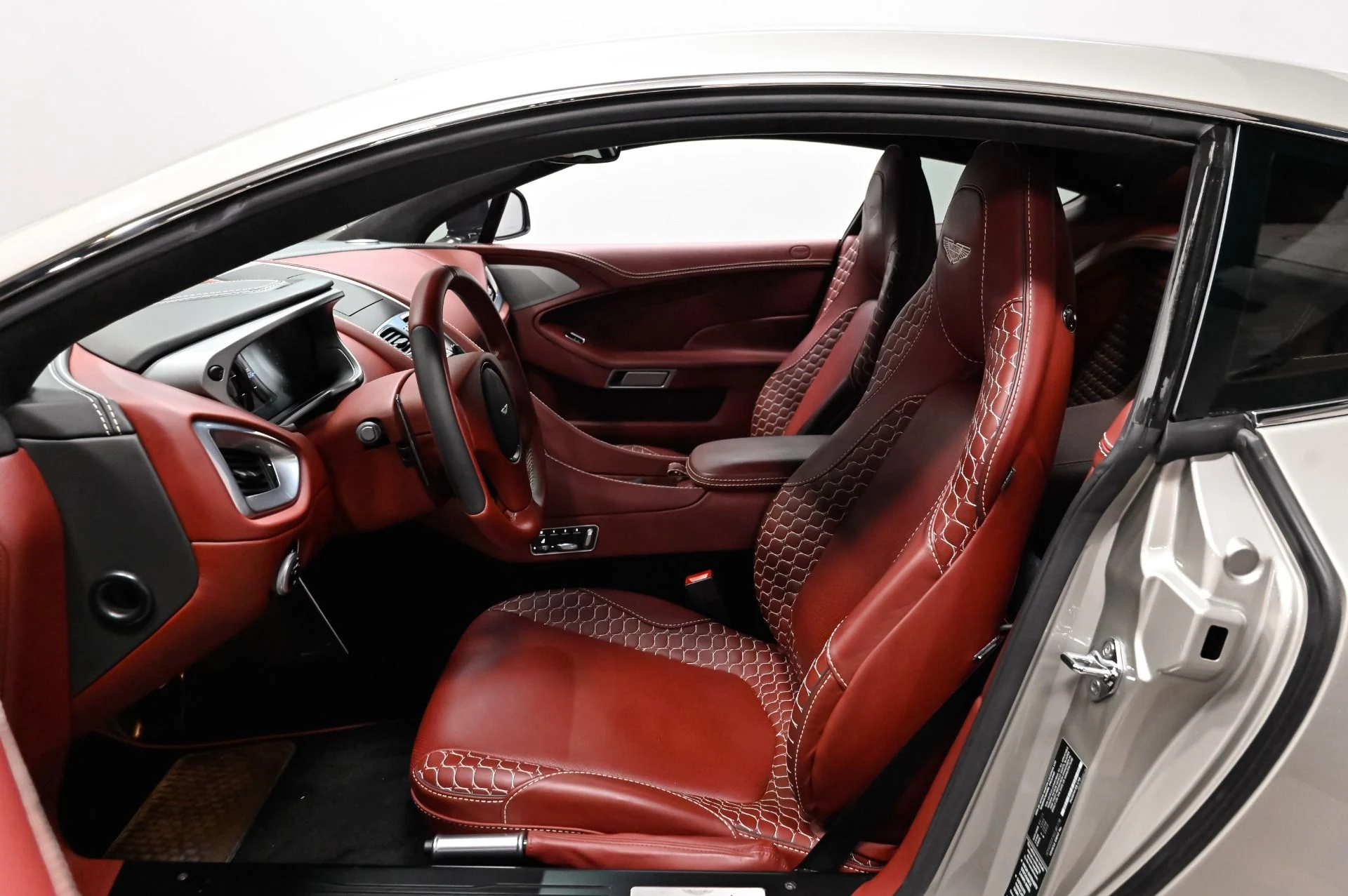 mph004_1106019014_Used_2014_Aston_Martin_Vanquish_V12_1793299602_454cf80136