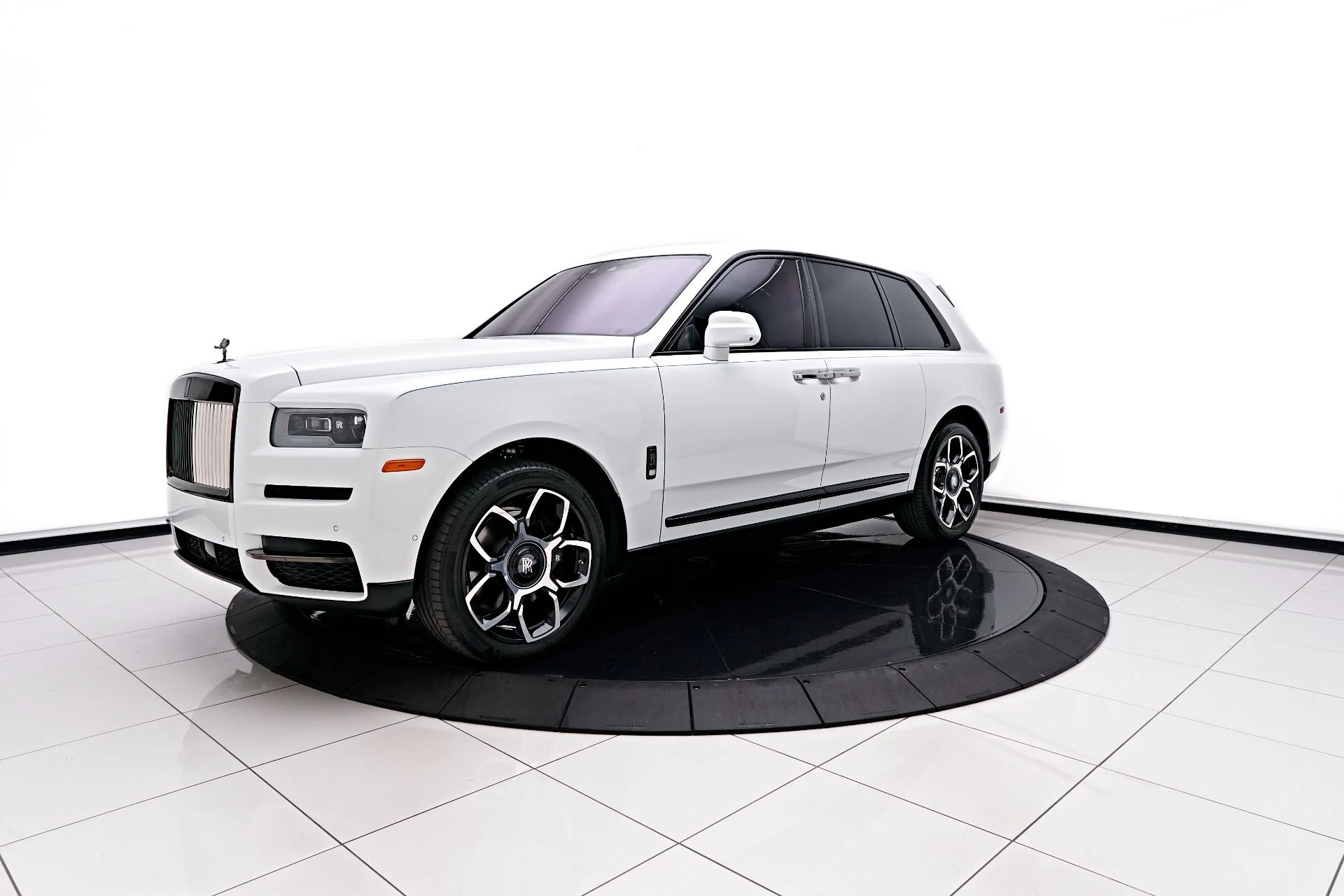 mph004_1110578163_Used_2022_Rolls_Royce_Cullinan_Base_1684807149_663b2bc572