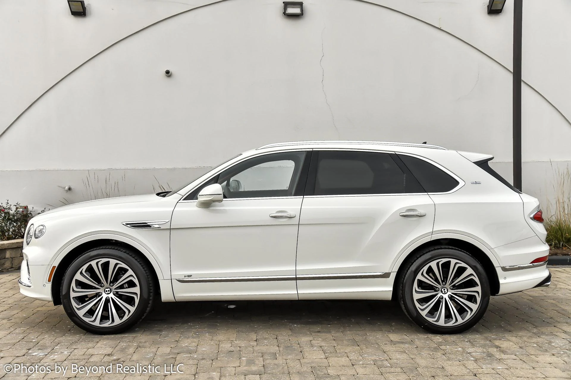 mph004_1120722088_Used_2022_Bentley_Bentayga_V8_1754381232_5f9165a1a9