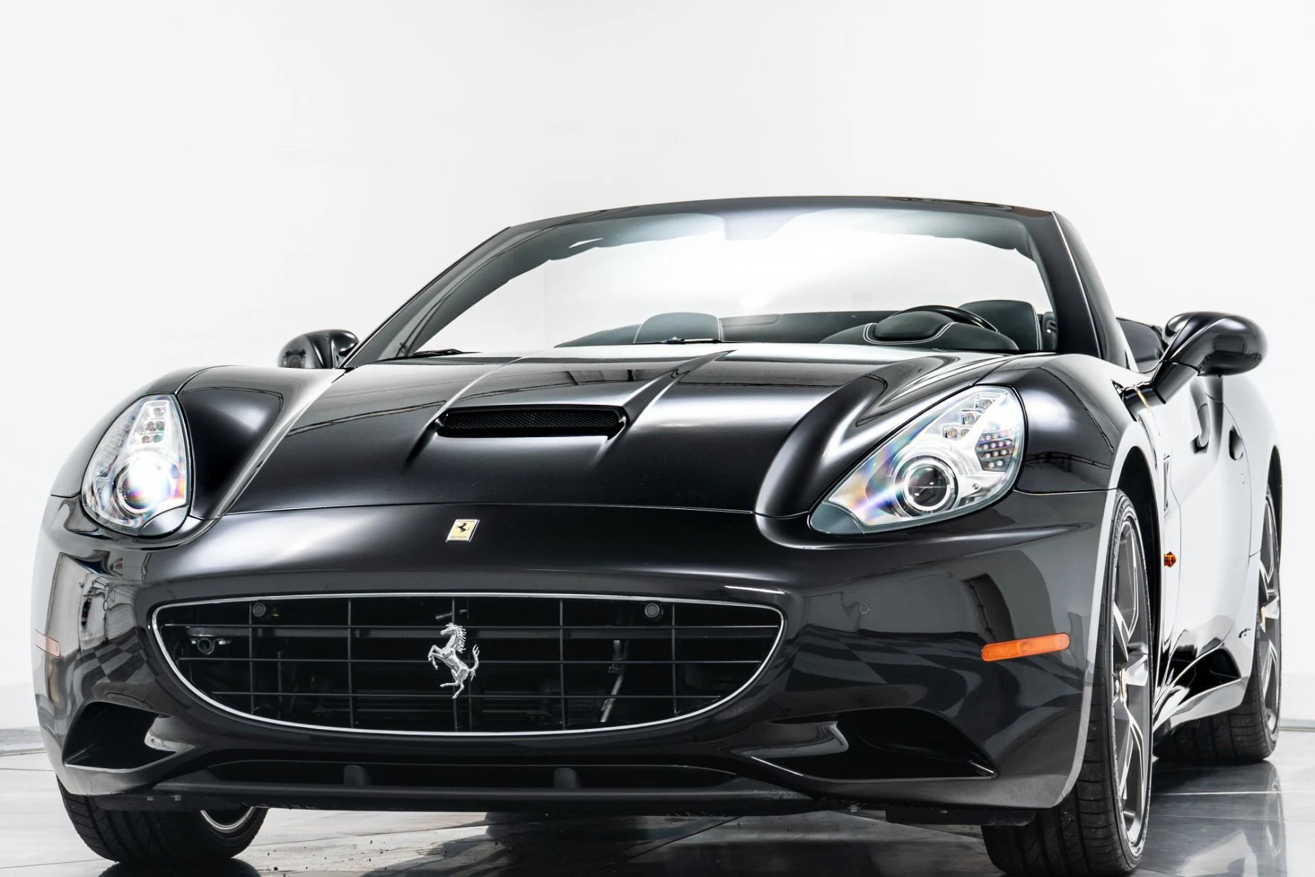 mph004_1121185263_Used_2014_Ferrari_California_1755618260_4cf8037ed9
