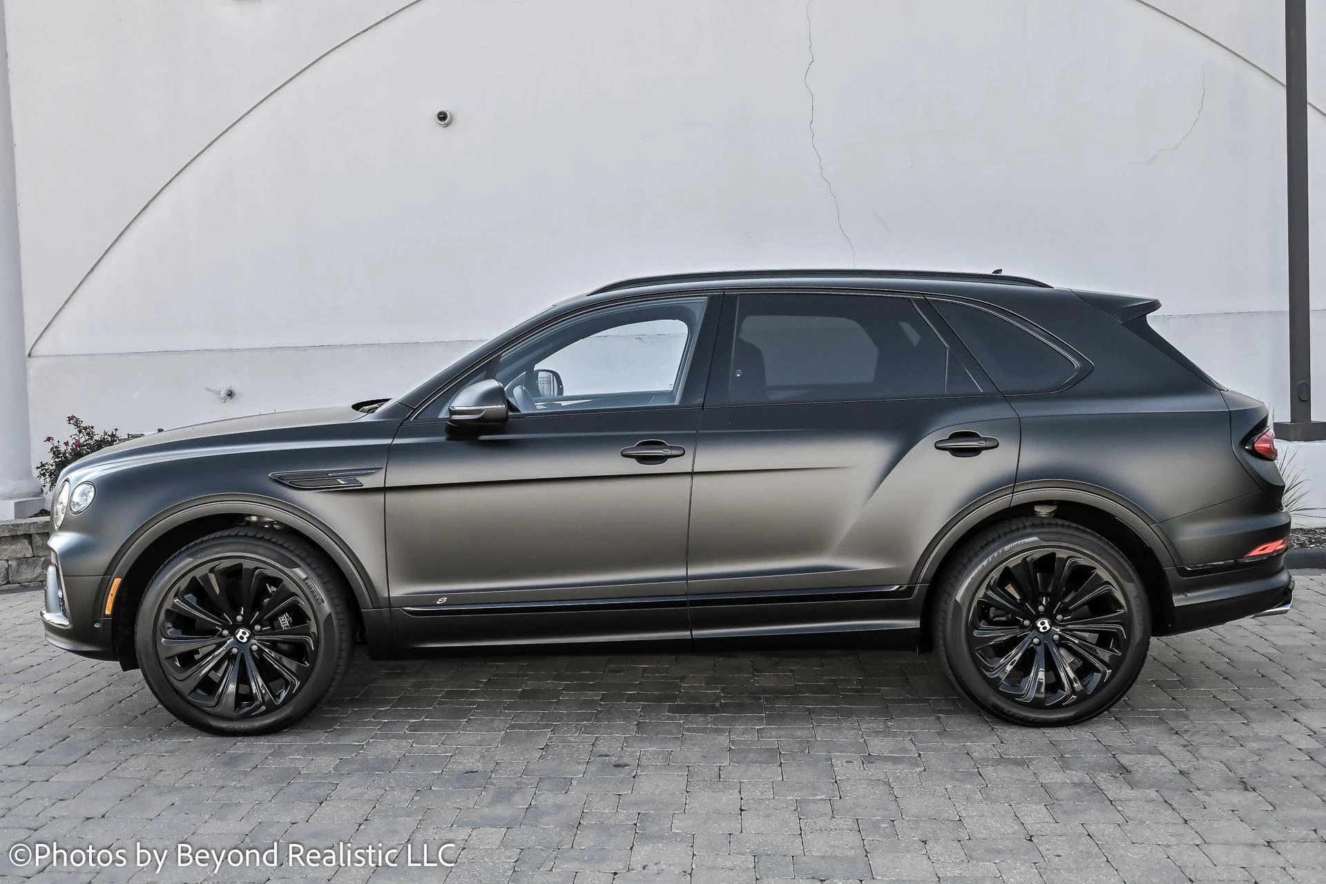 mph004_1123439528_Used_2021_Bentley_Bentayga_V8_First_Edition_Specification_Black_Specification_1757145994_d1570fc933