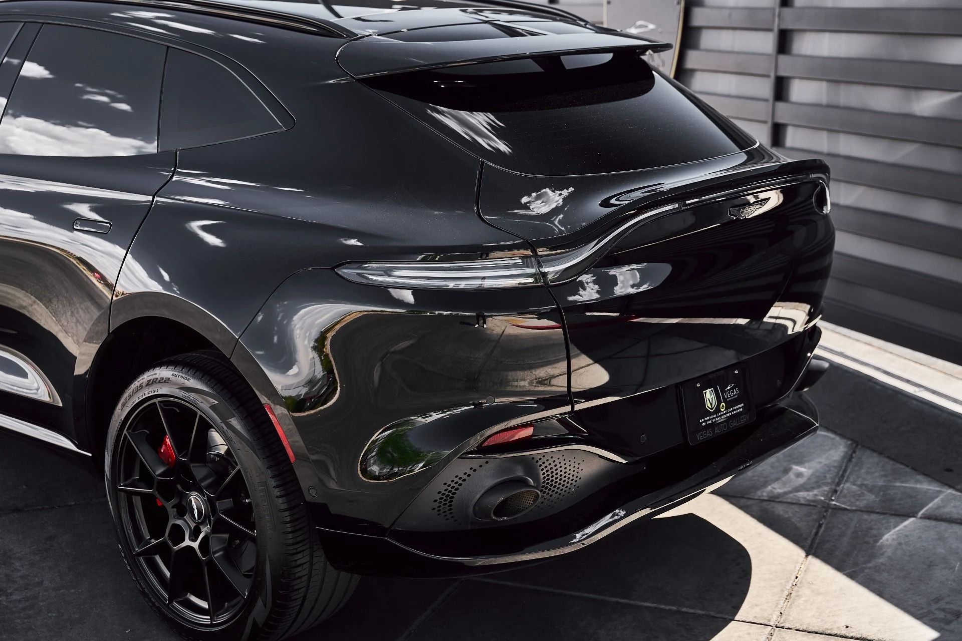 mph004_1155227461_Used_2021_Aston_Martin_DBX_Base_1784162512_1d86ebd432