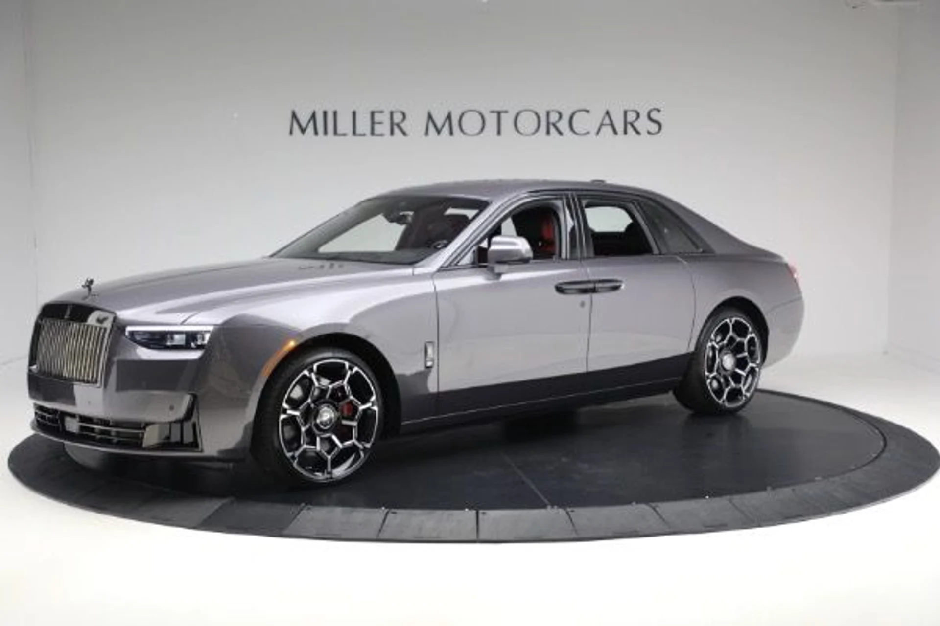 mph004_1155513277_New_2025_Rolls_Royce_Black_Badge_Ghost_8d8ba2b3e3