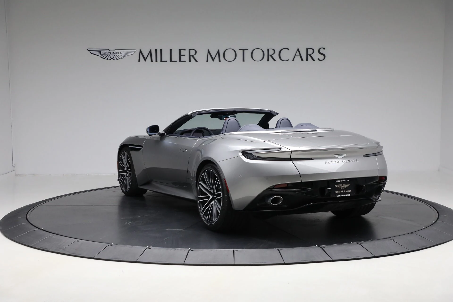 mph004_1160495924_New_2025_Aston_Martin_DB_12_Volante_e6ac1ea443