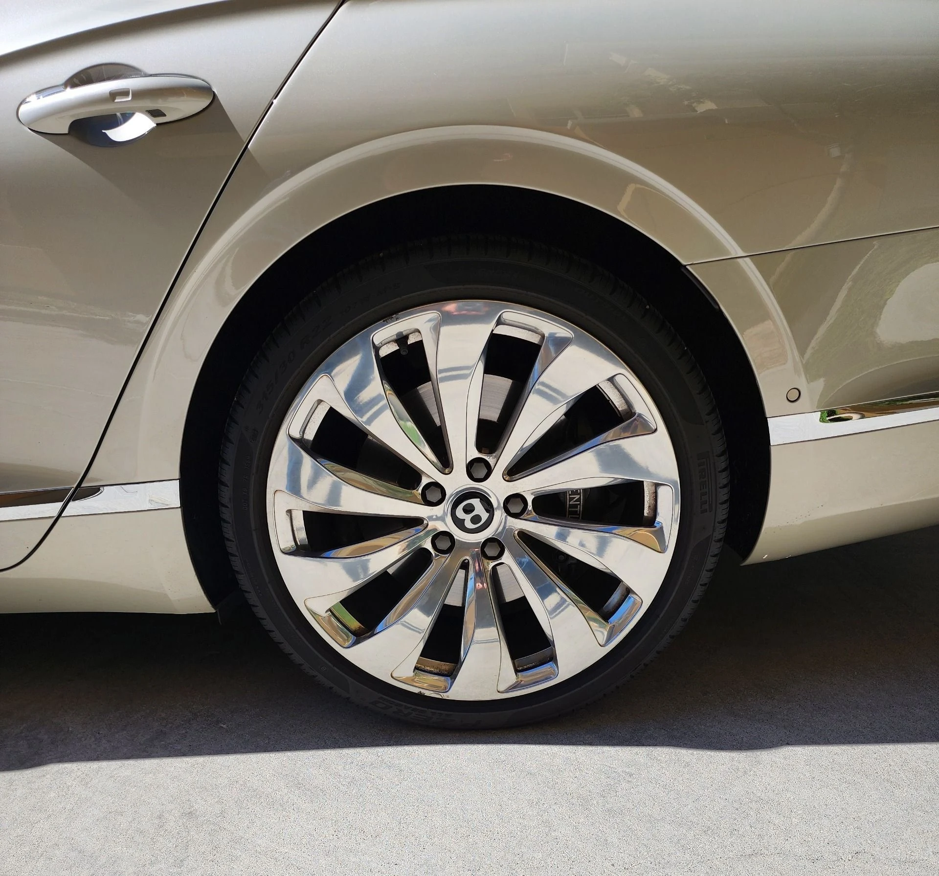 mph004_1163481939_Used_2022_Bentley_Flying_Spur_V8_1761690286_9c4063d180