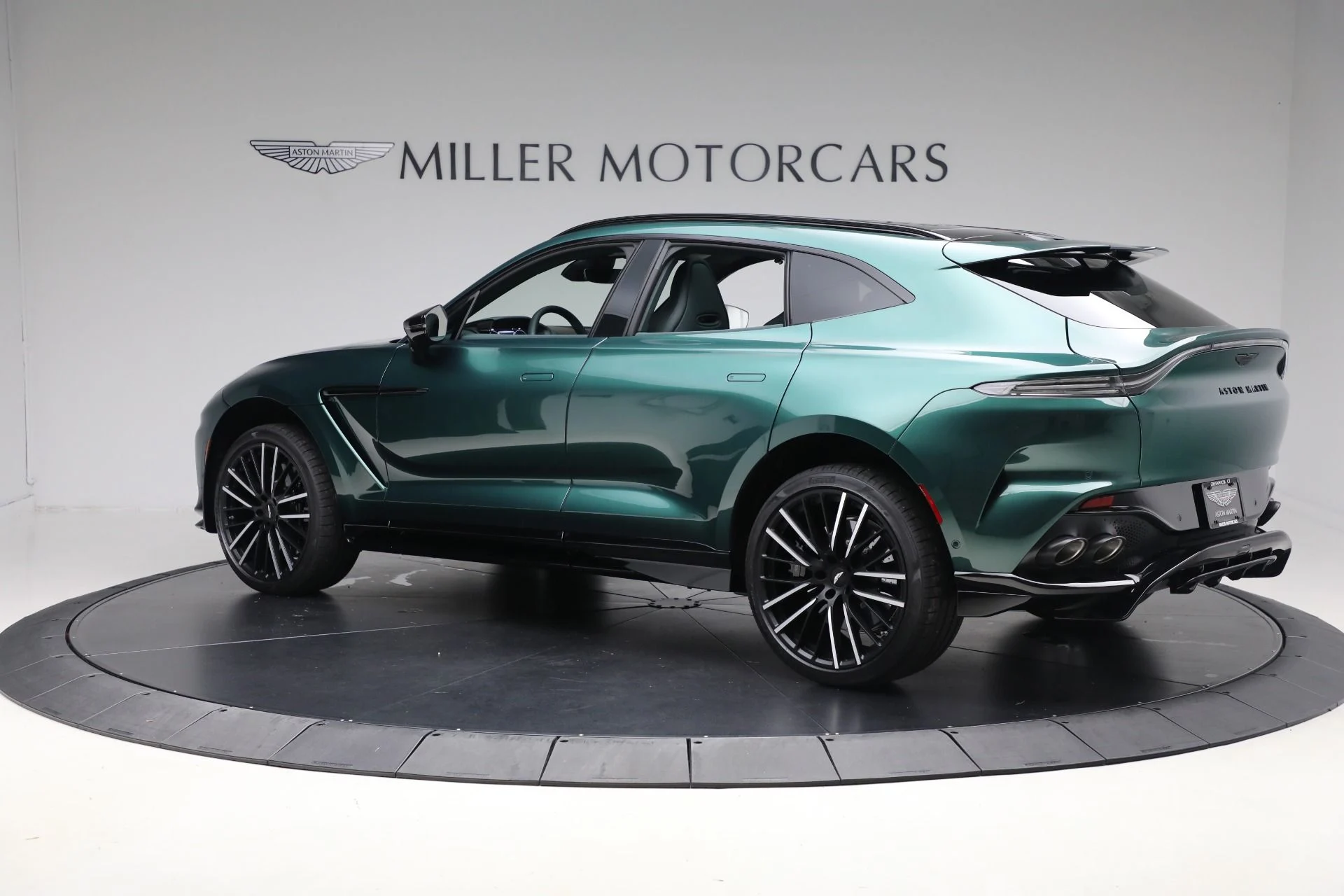 mph004_1167404379_New_2025_Aston_Martin_DBX_707_b3dc8cdff5