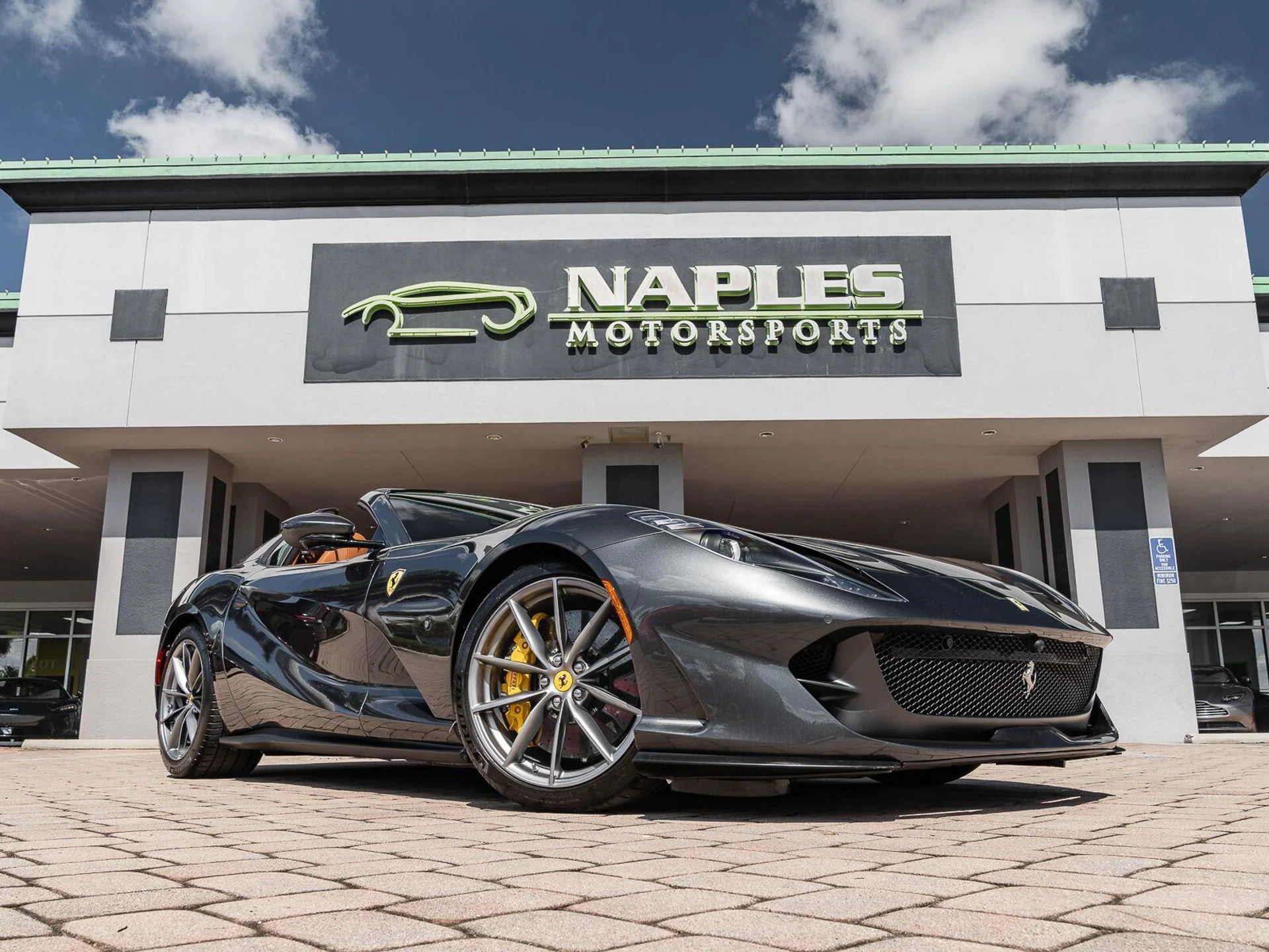 mph004_1172676336_Used_2022_Ferrari_812_GTS_Convertible_1784905655_32c5b56f59