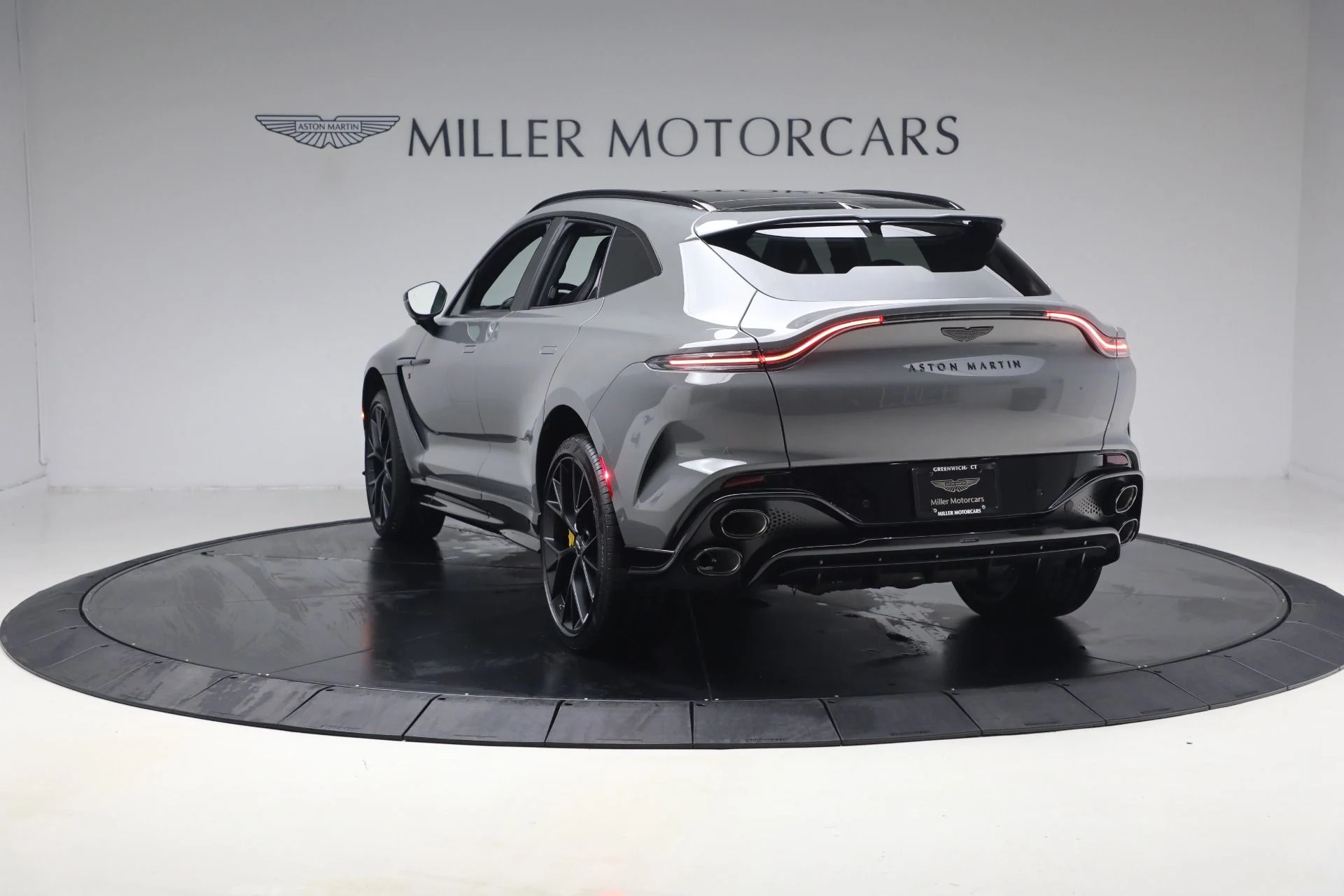 mph004_1176501376_New_2026_Aston_Martin_DBX_S_1787860689_7c44a0db45