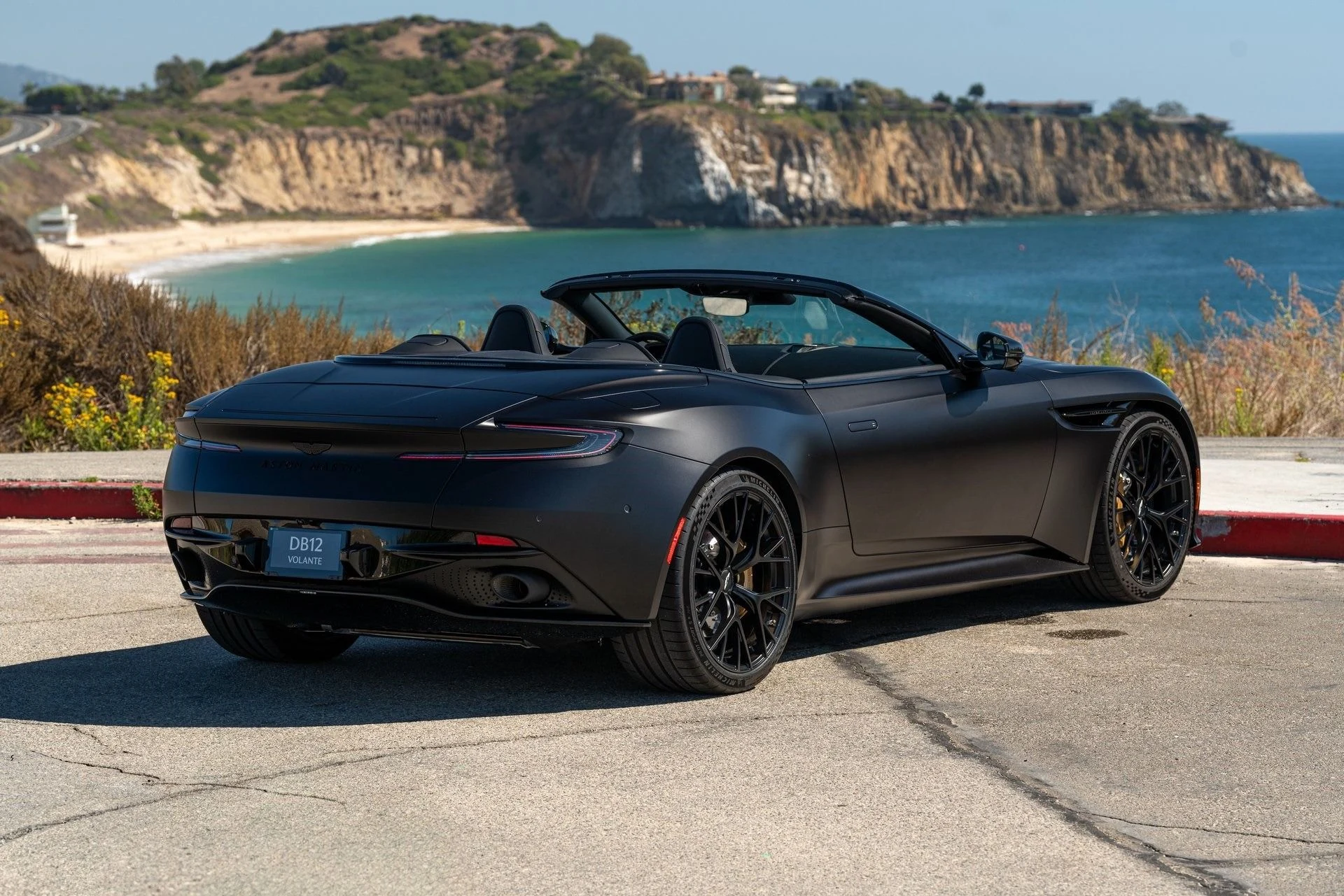 mph004_1176554917_Used_2025_Aston_Martin_DB_12_Volante_1778702136_4d220ce71d