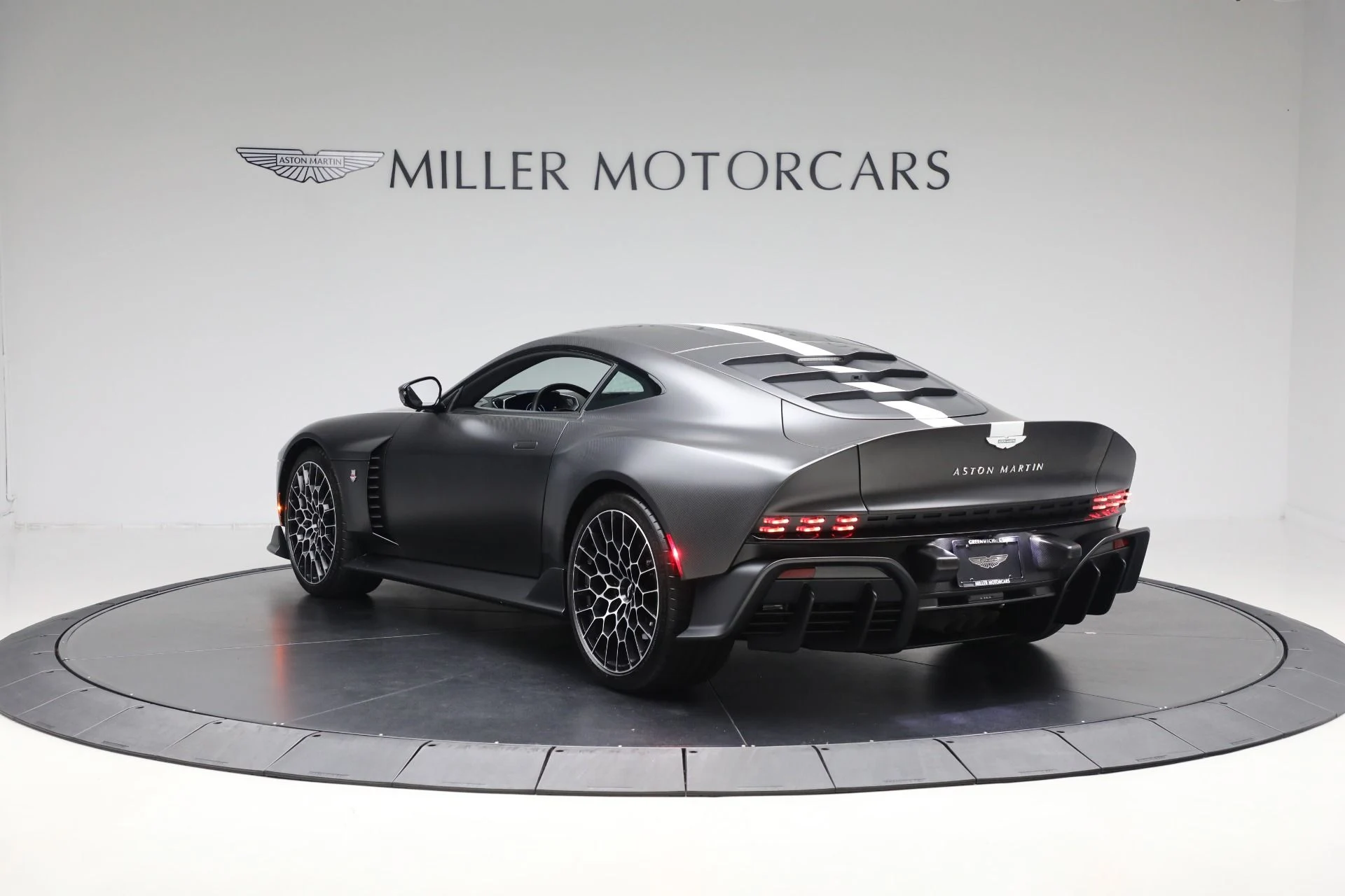 mph004_1176776552_New_2024_Aston_Martin_Valour_e1c4eb1c2b