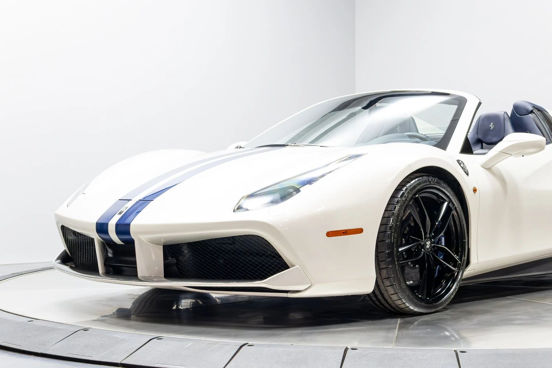 mph004_1177262962_Used_2018_Ferrari_488_Spider_1774434782_ac980d893e