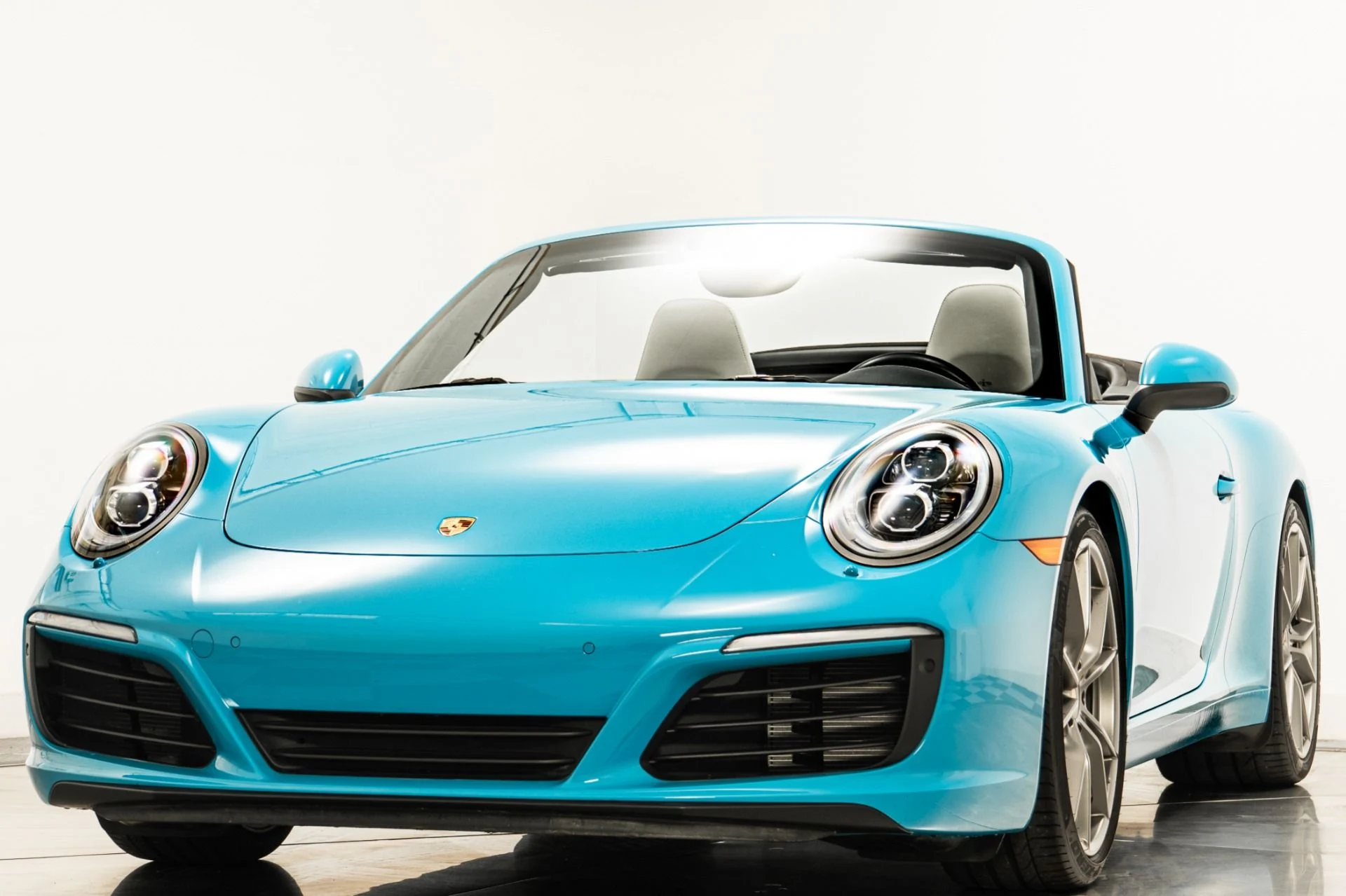 mph004_118177325_Used_2017_Porsche_911_Carrera_Cabriolet_1757434359_c4fe4fb2b0