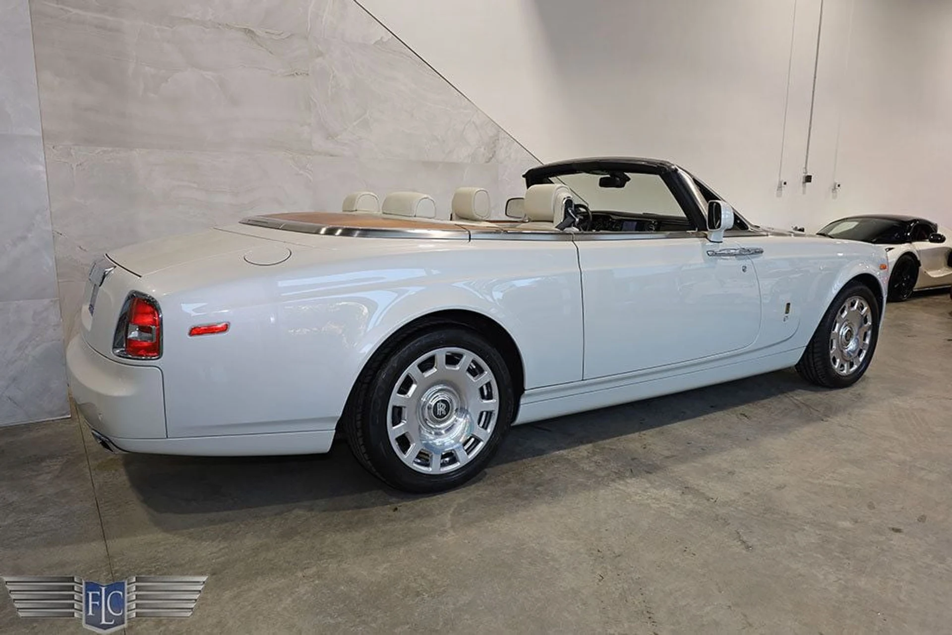 mph004_1182357988_used_2013_rolls_royce_phantom_drophead_coupe_9689_22223521_5_1024_45b396fbf7