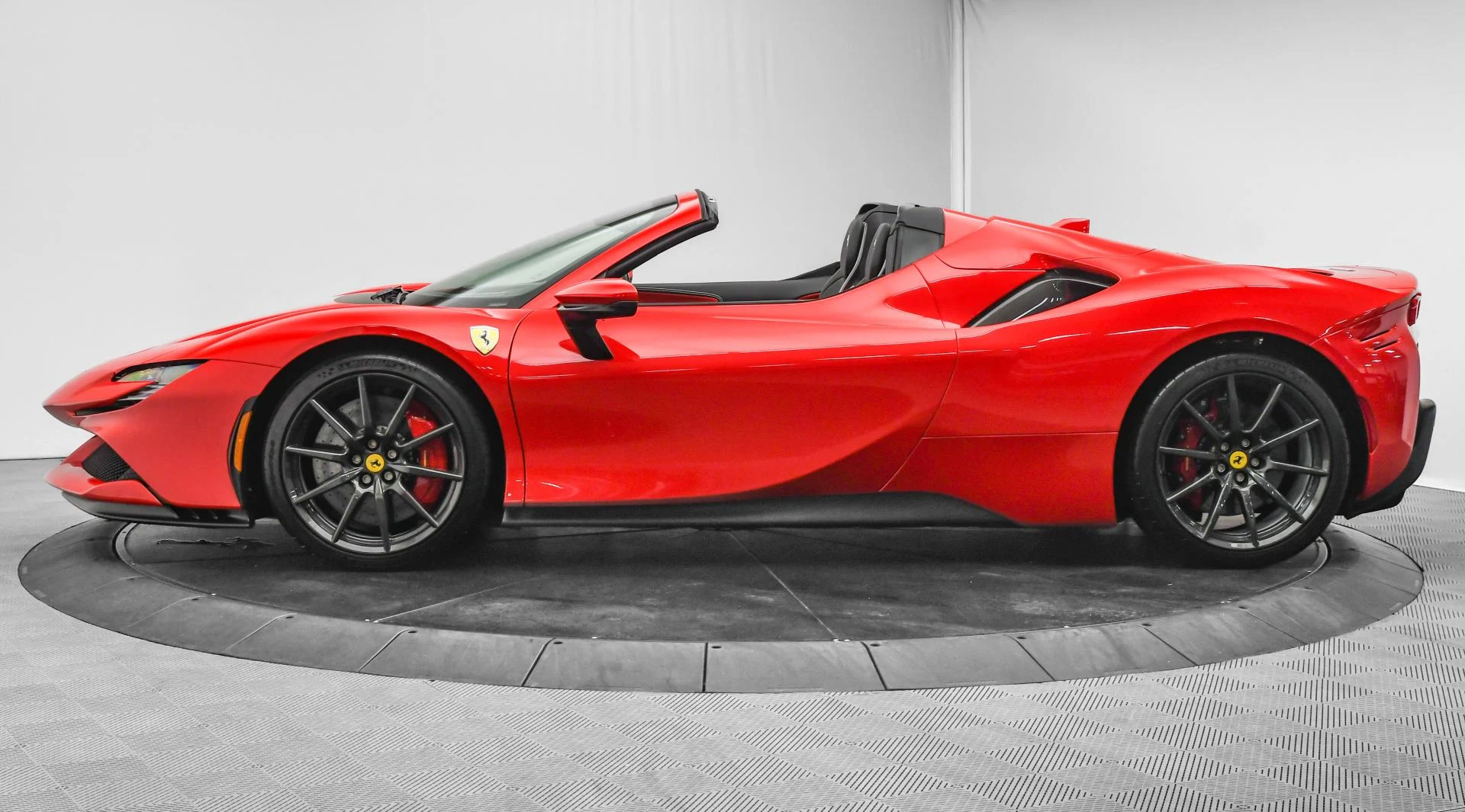 mph004_1184318104_Used_2022_Ferrari_SF_90_Spider_1753776124_6c47c6822f