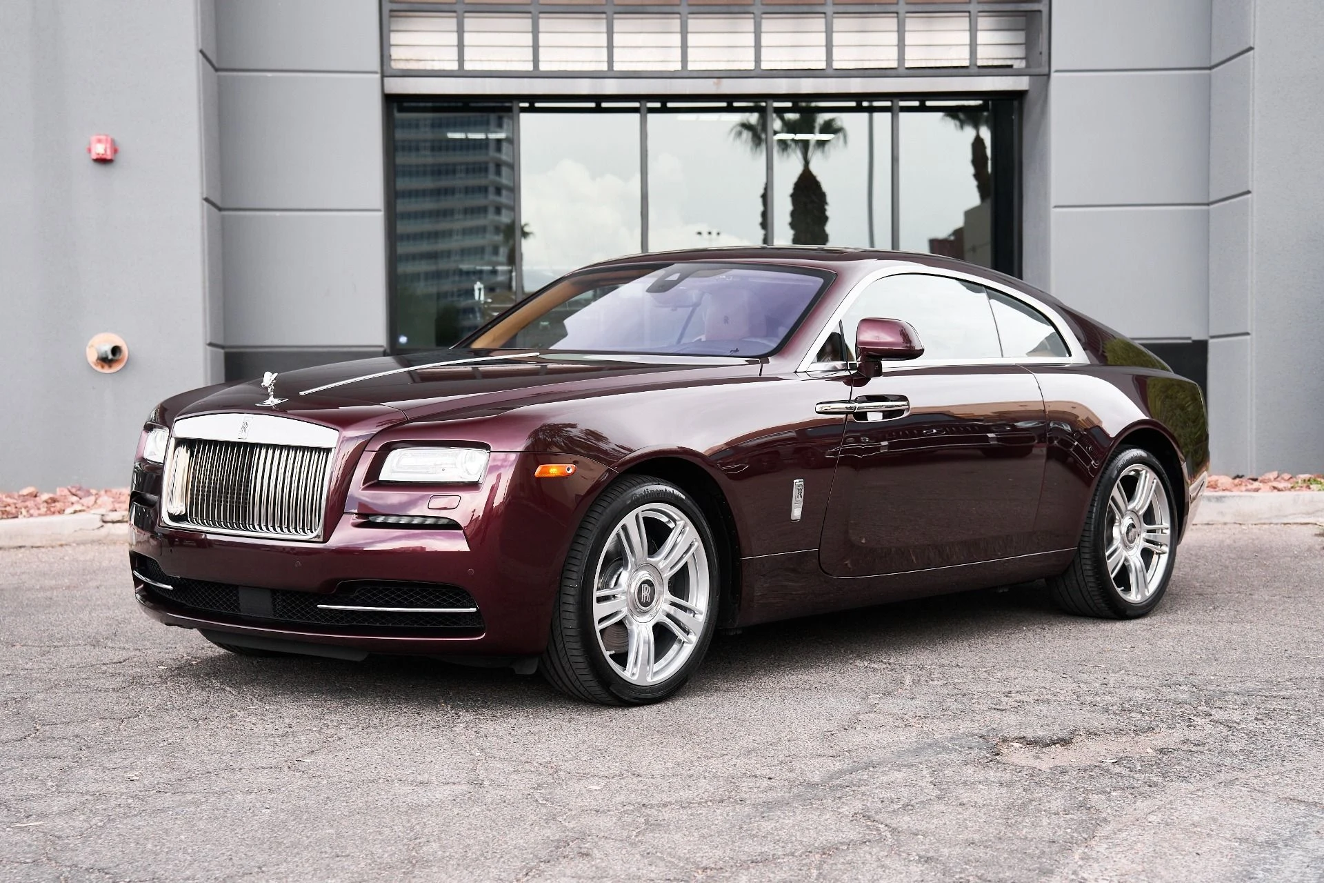 mph004_1185063664_Used_2015_Rolls_Royce_Wraith_Base_1757113574_d03a21420a