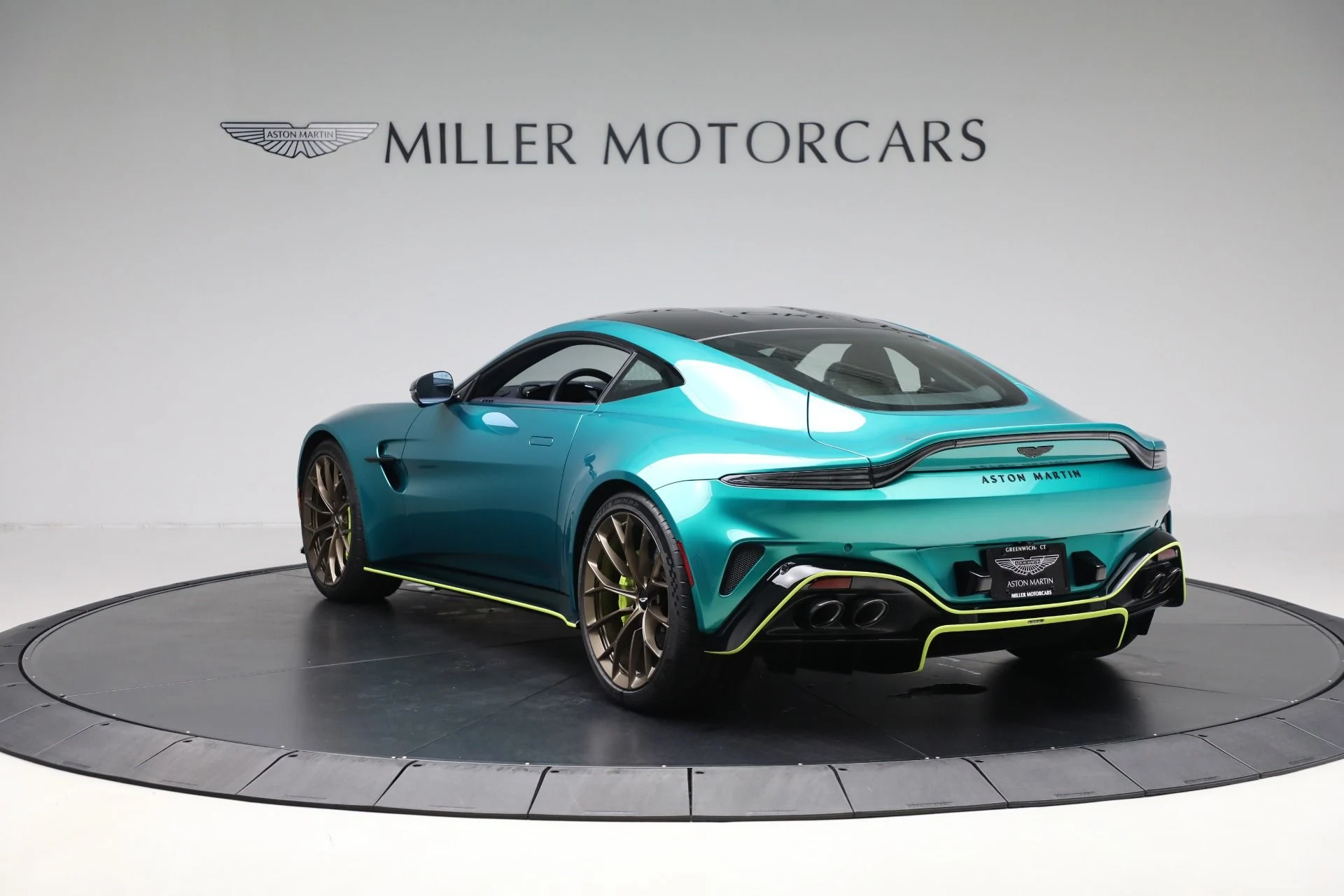 mph004_1187263853_New_2025_Aston_Martin_Vantage_24d8bf399d