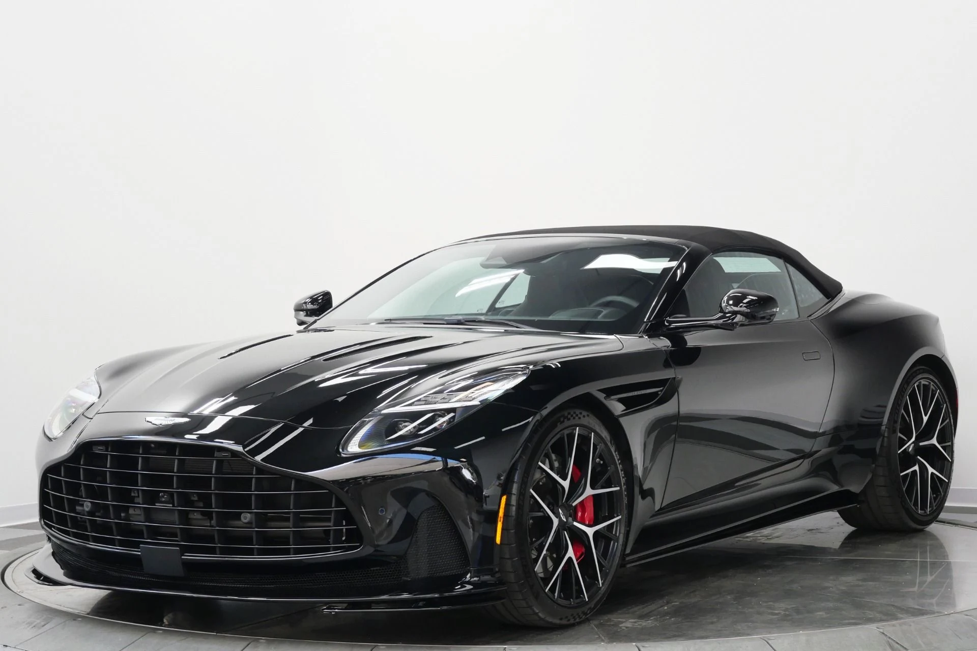 mph004_1192320514_Used_2025_Aston_Martin_DB_12_Volante_Inspire_Sport_Interior_Upper_and_Lower_Black_Packs_1778172034_d519804e5f