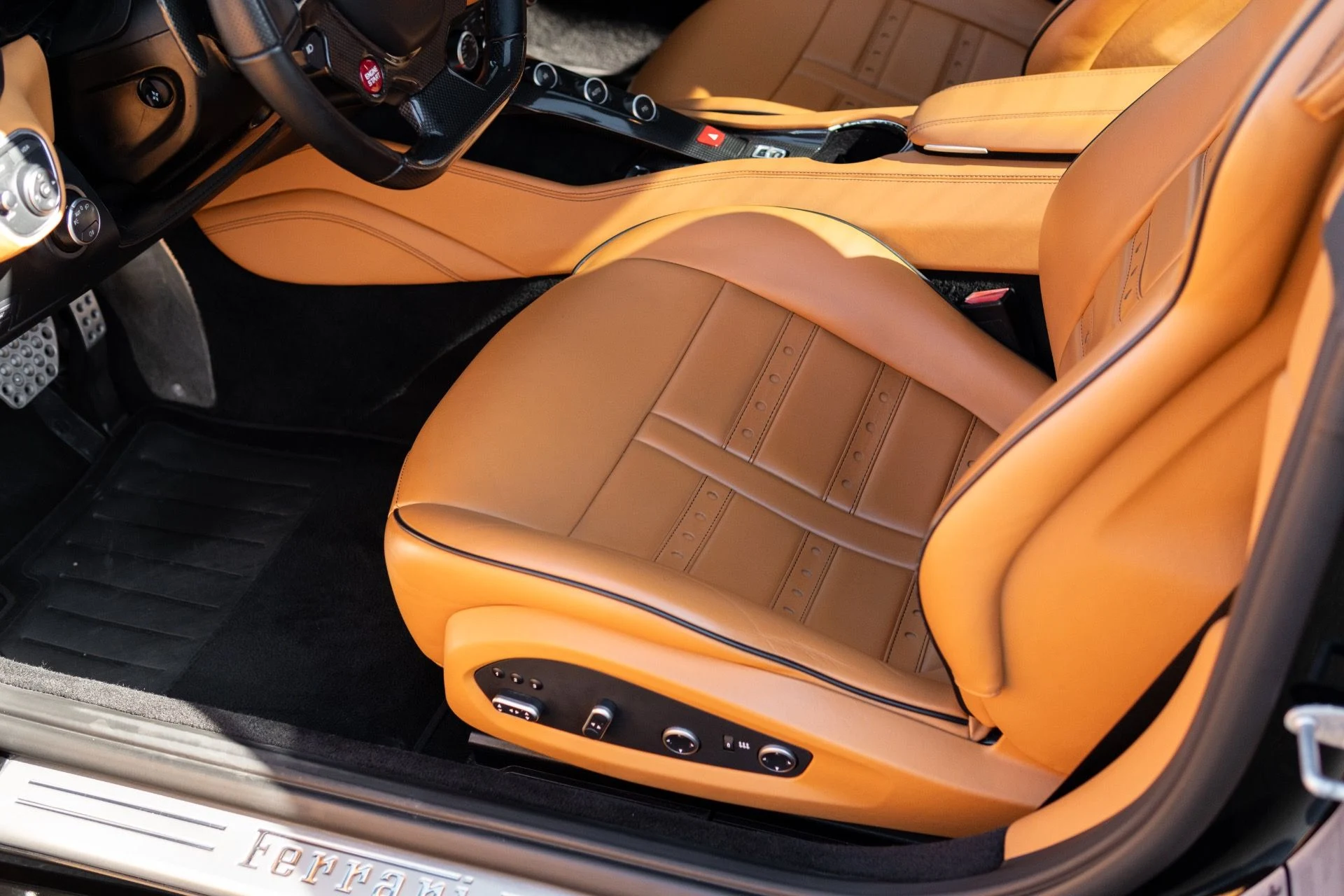 mph004_1194575925_Used_2017_Ferrari_California_T_1767065452_fbbfe68a57