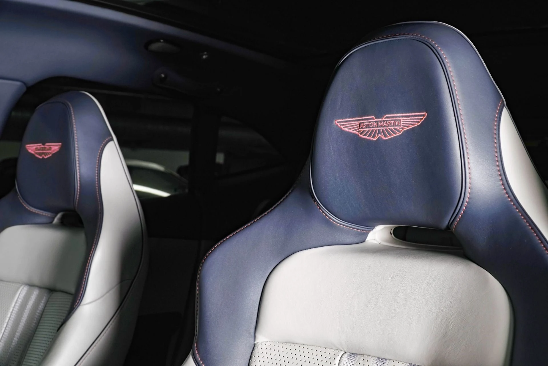 mph004_1199274407_Used_2025_Aston_Martin_DBX_707_1792739128_06c80def27
