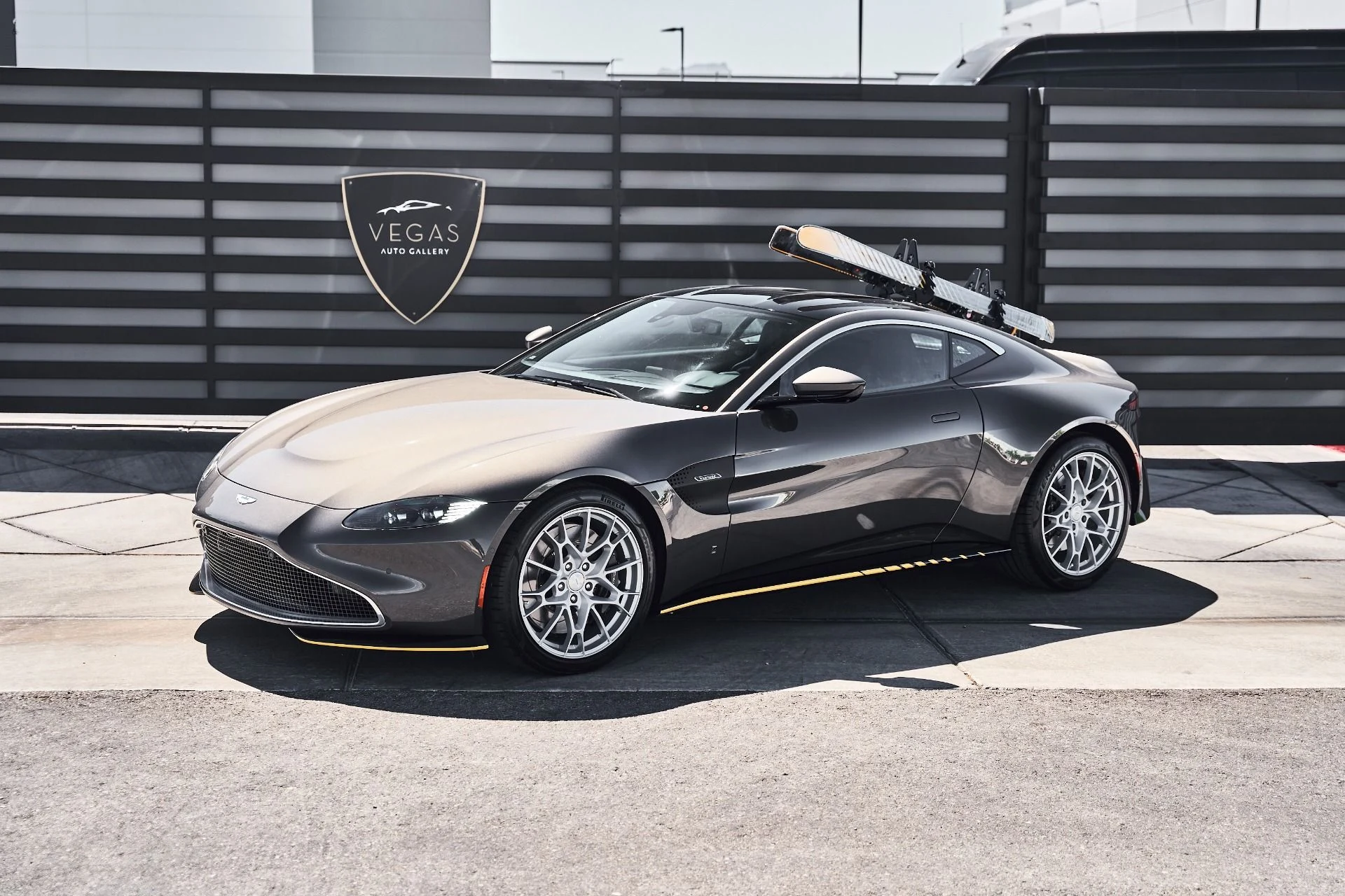 mph004_1219662315_Used_2021_Aston_Martin_Vantage_Base_1785210169_f5fc208b95