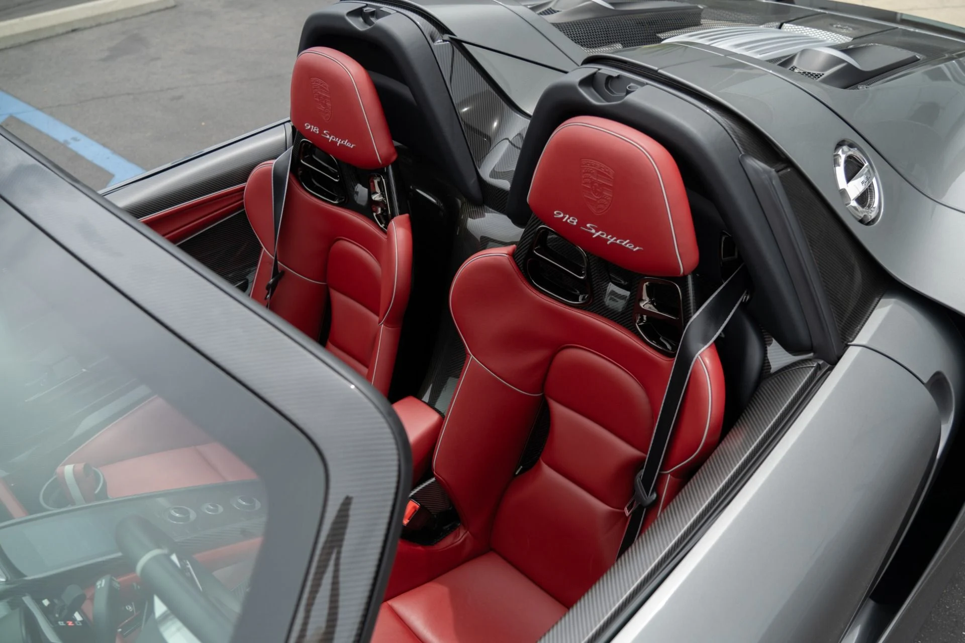 mph004_1223920659_Used_2015_Porsche_918_Spyder_1756496999_6a0a47c95d