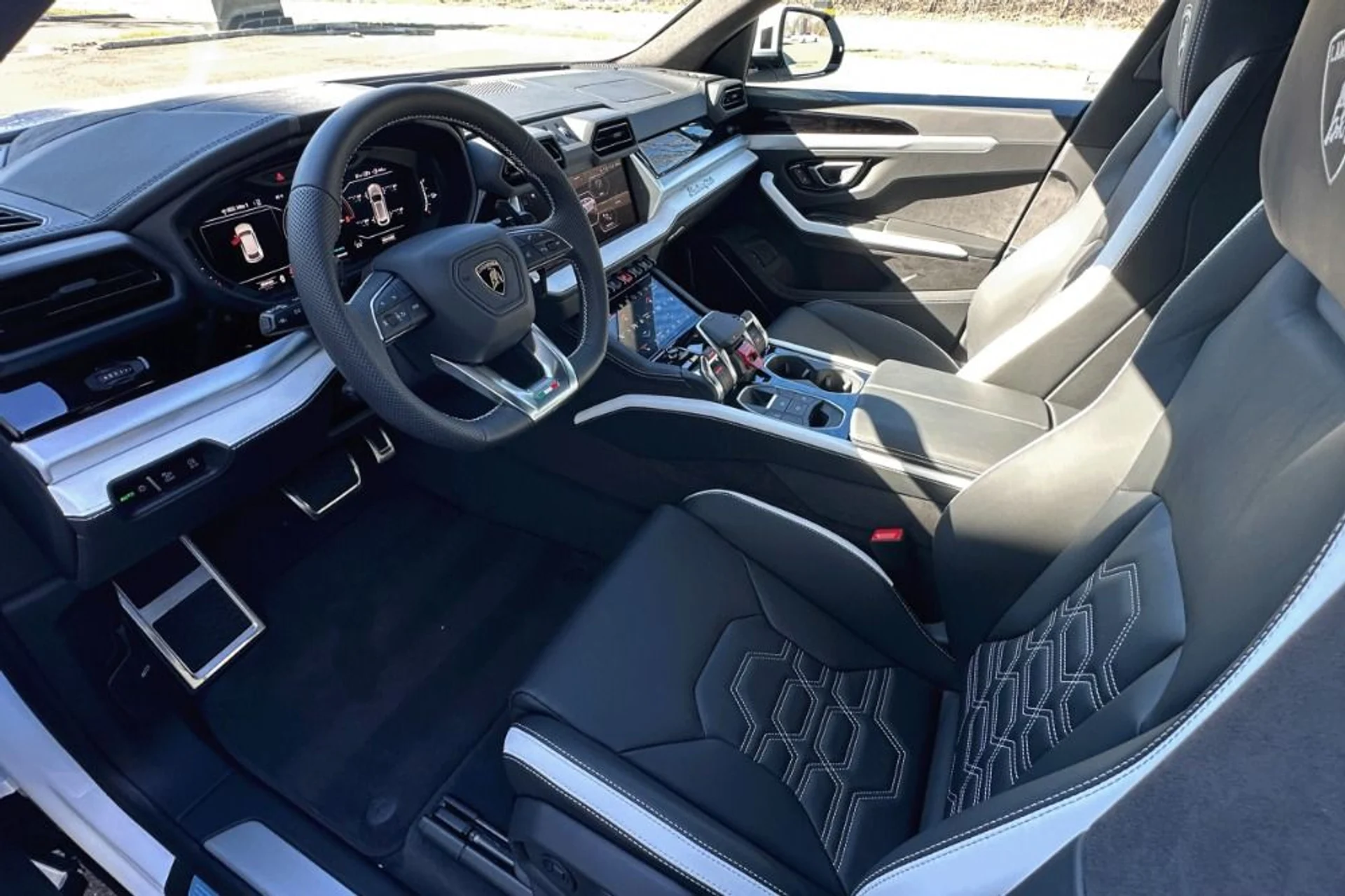 mph004_1226222125_New_2026_Lamborghini_Urus_SE_1773931902_760d4e7a36