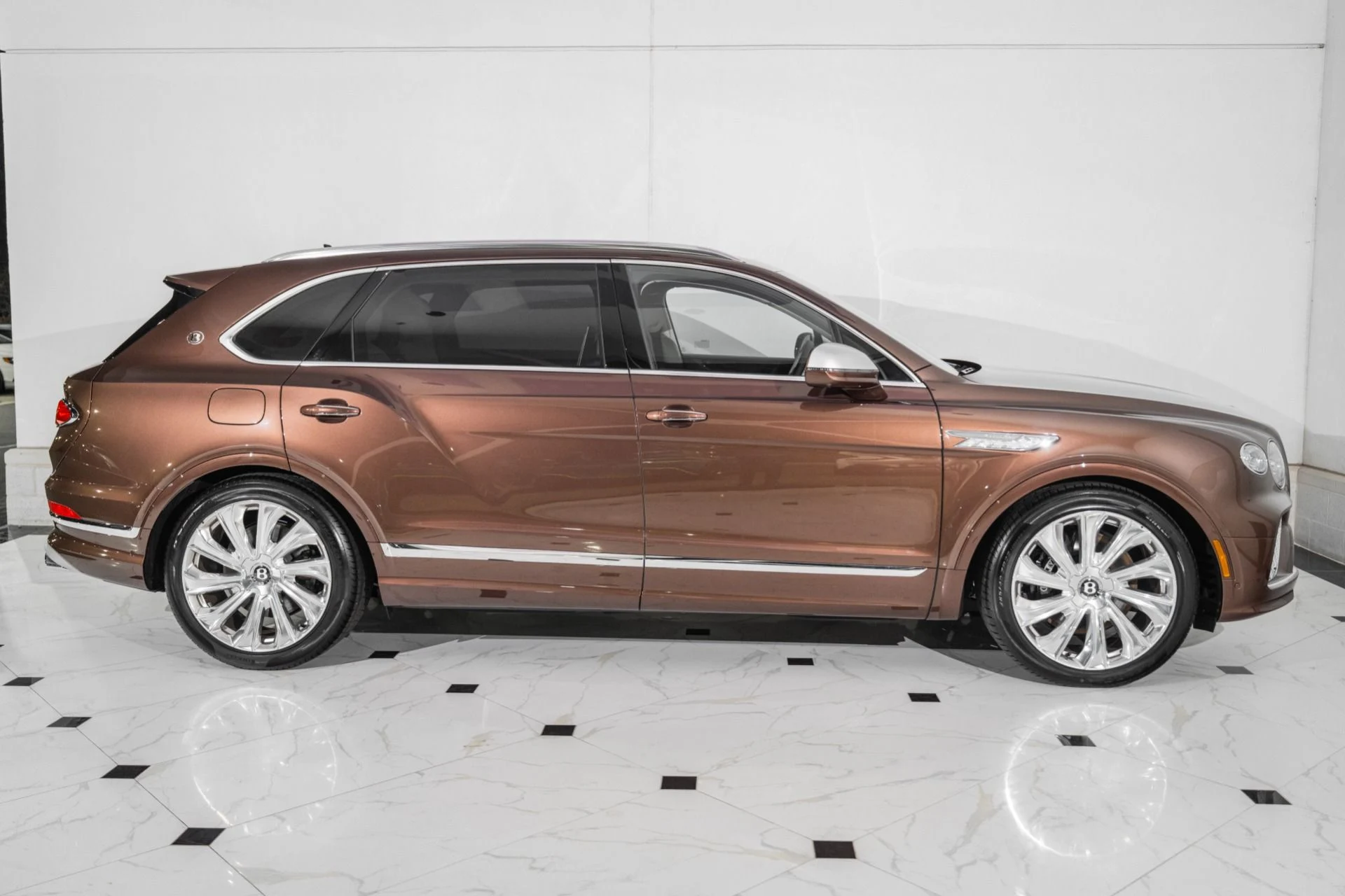 mph004_1231276365_Used_2025_Bentley_Bentayga_EWB_Mulliner_V8_1762964457_e2d4b65437