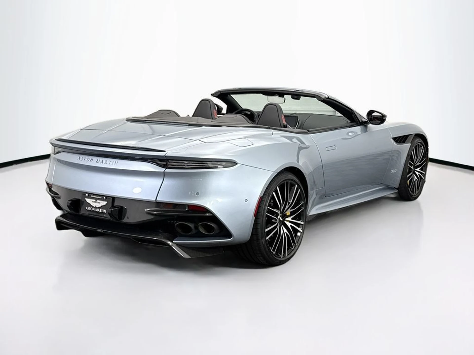 mph004_1240401785_used_2021_aston_martin_dbs_superleggeravolante_8119_22994396_5_1024_16213bdb2c