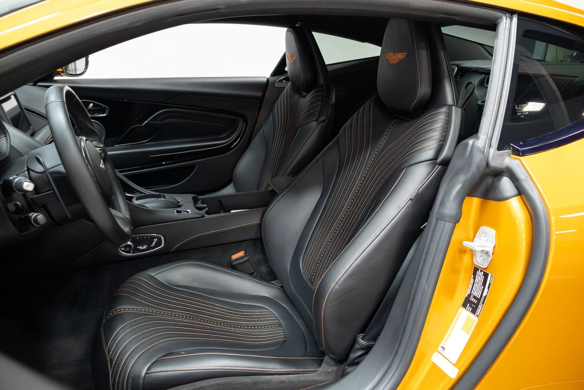 mph004_1245973686_Used_2018_Aston_Martin_DB_11_1761056819_d009efb70a